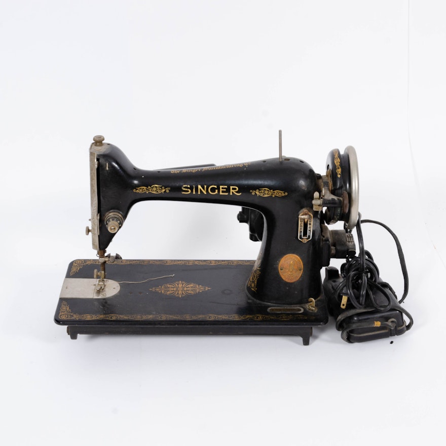 1940 Singer Model 66-14 Sewing Machine