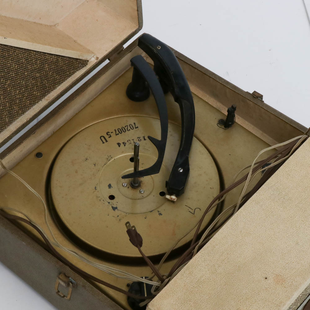 Magnavox Stereo Portable Turntable