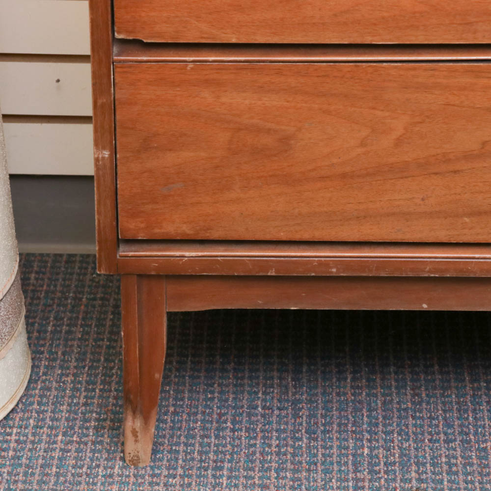 Mid Century Modern Dixie Furniture Chest of Drawers