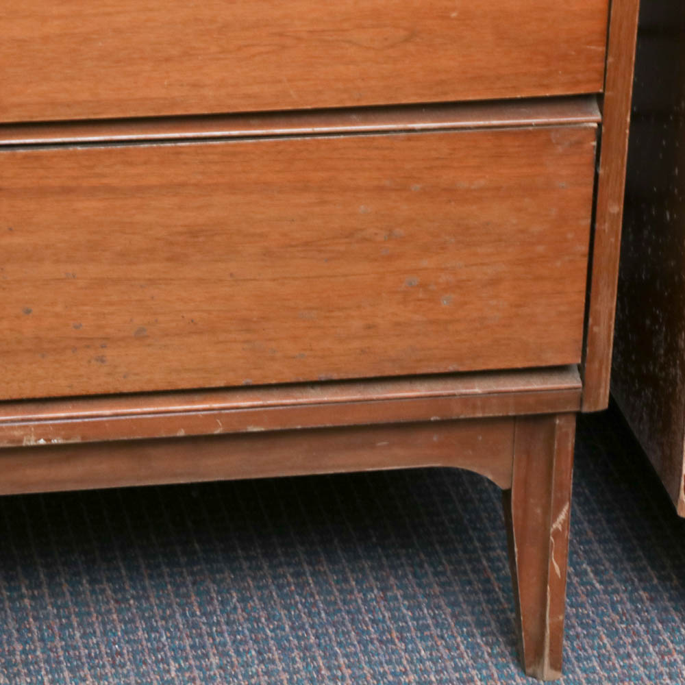 Mid Century Modern Dixie Furniture Chest of Drawers