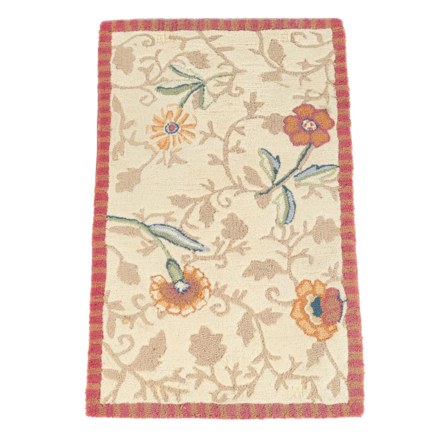 Hand-Hooked Kaleen Indian "Flower Head" Wool Accent Rug