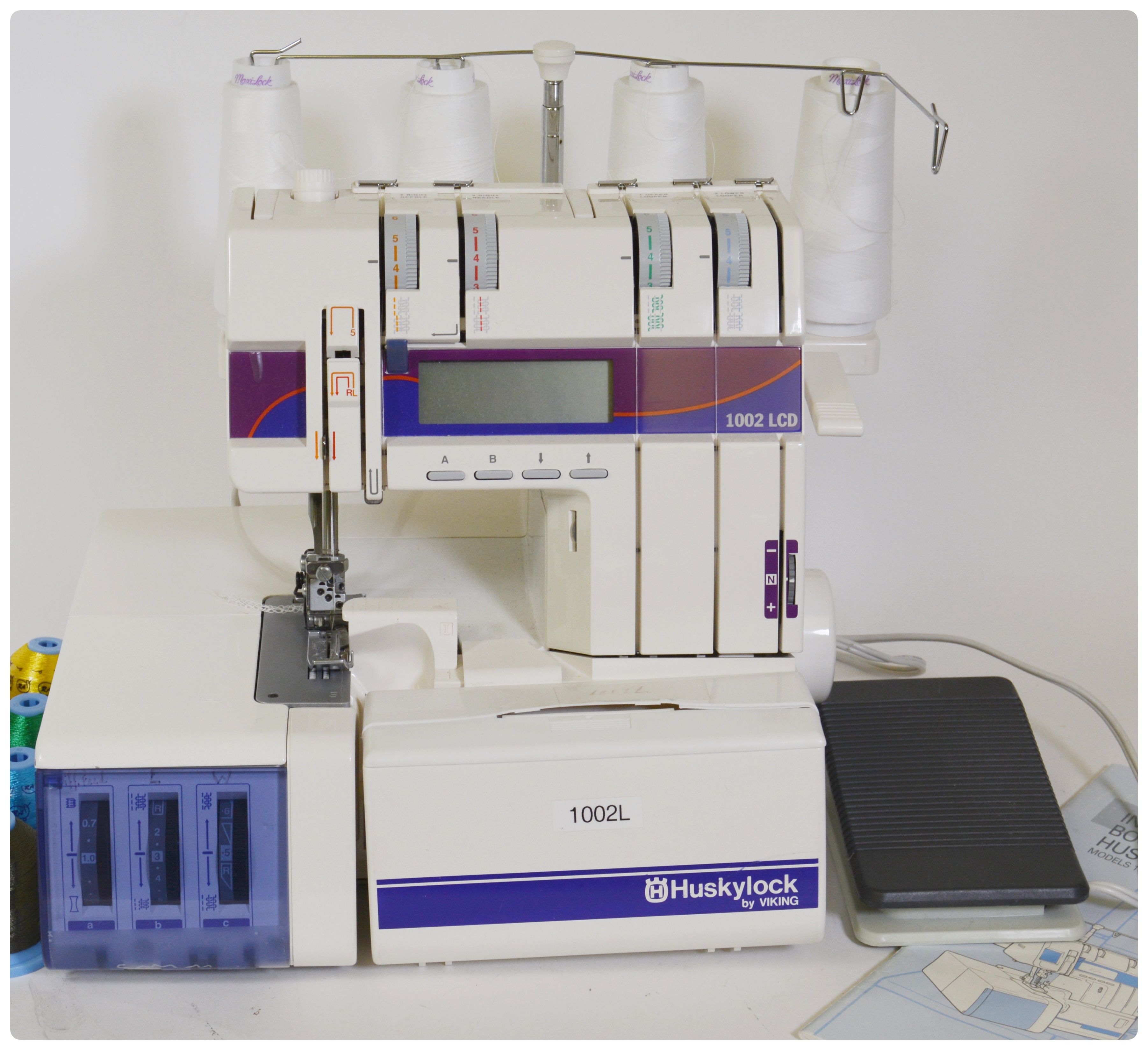 Husqvarna Viking Huskylock 1002LCD 1002L Five Thread Serger Sewing Machine