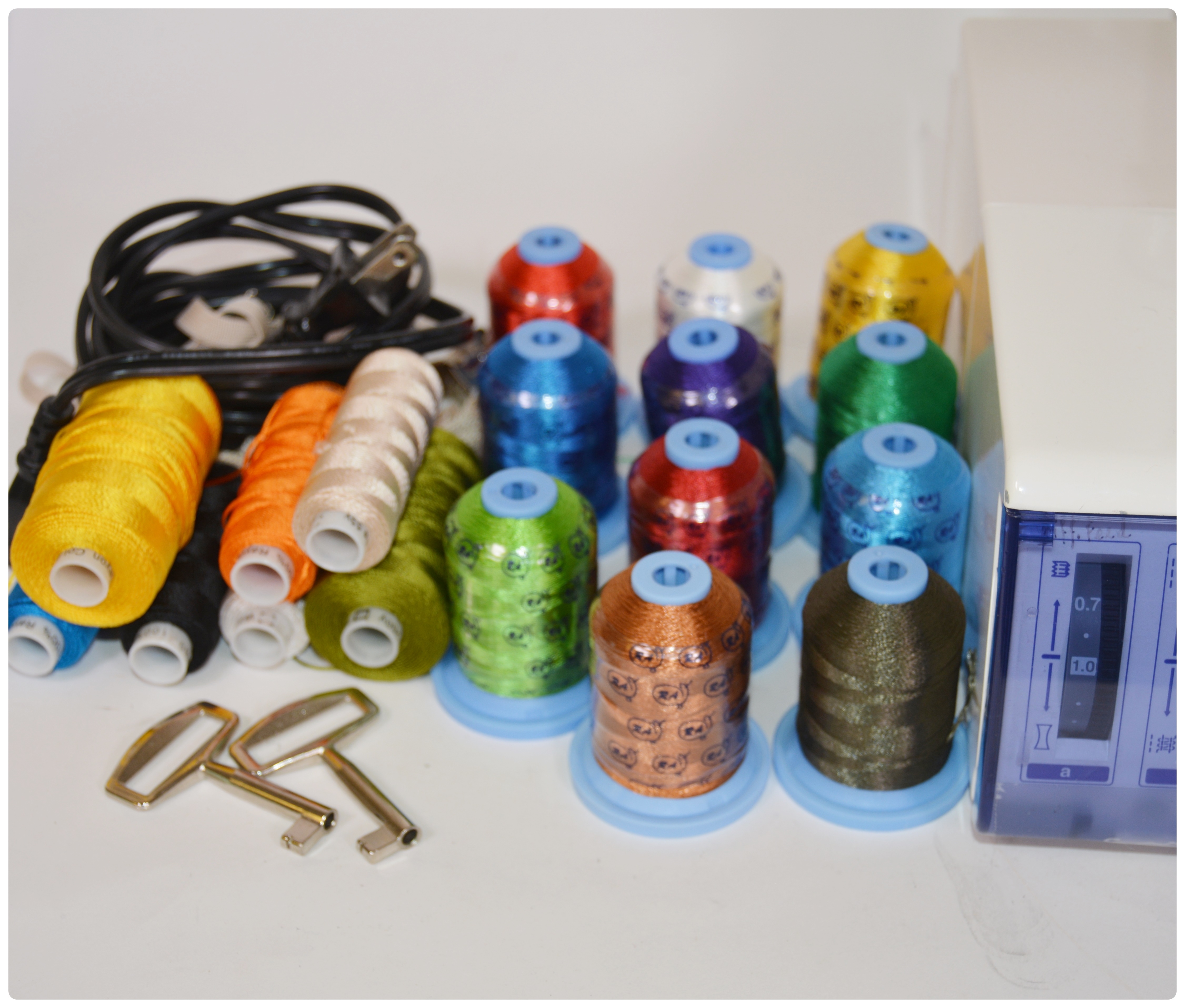 Husqvarna Viking Huskylock 1002LCD 1002L Five Thread Serger Sewing Machine