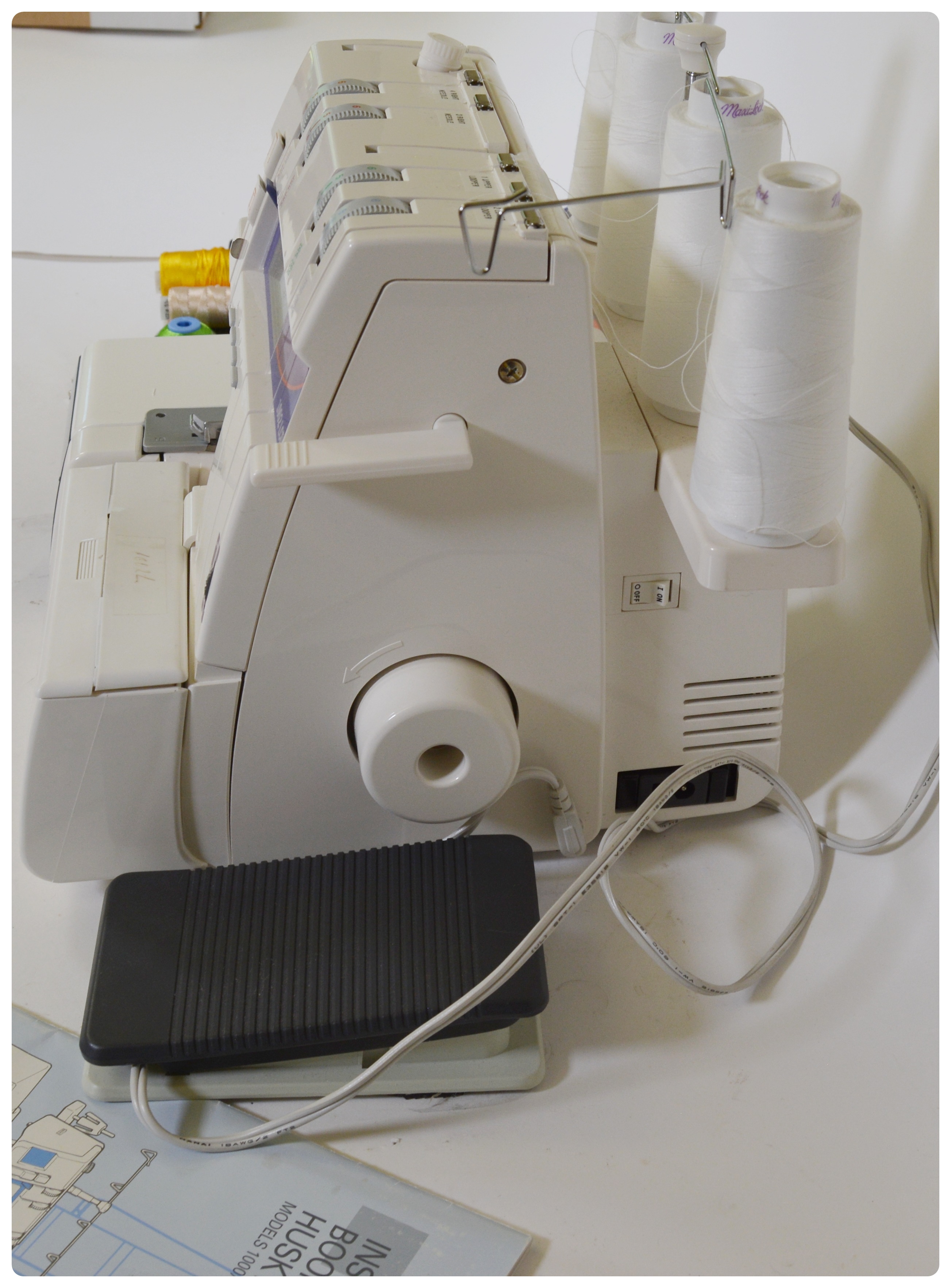 Husqvarna Viking Huskylock 1002LCD 1002L Five Thread Serger Sewing Machine