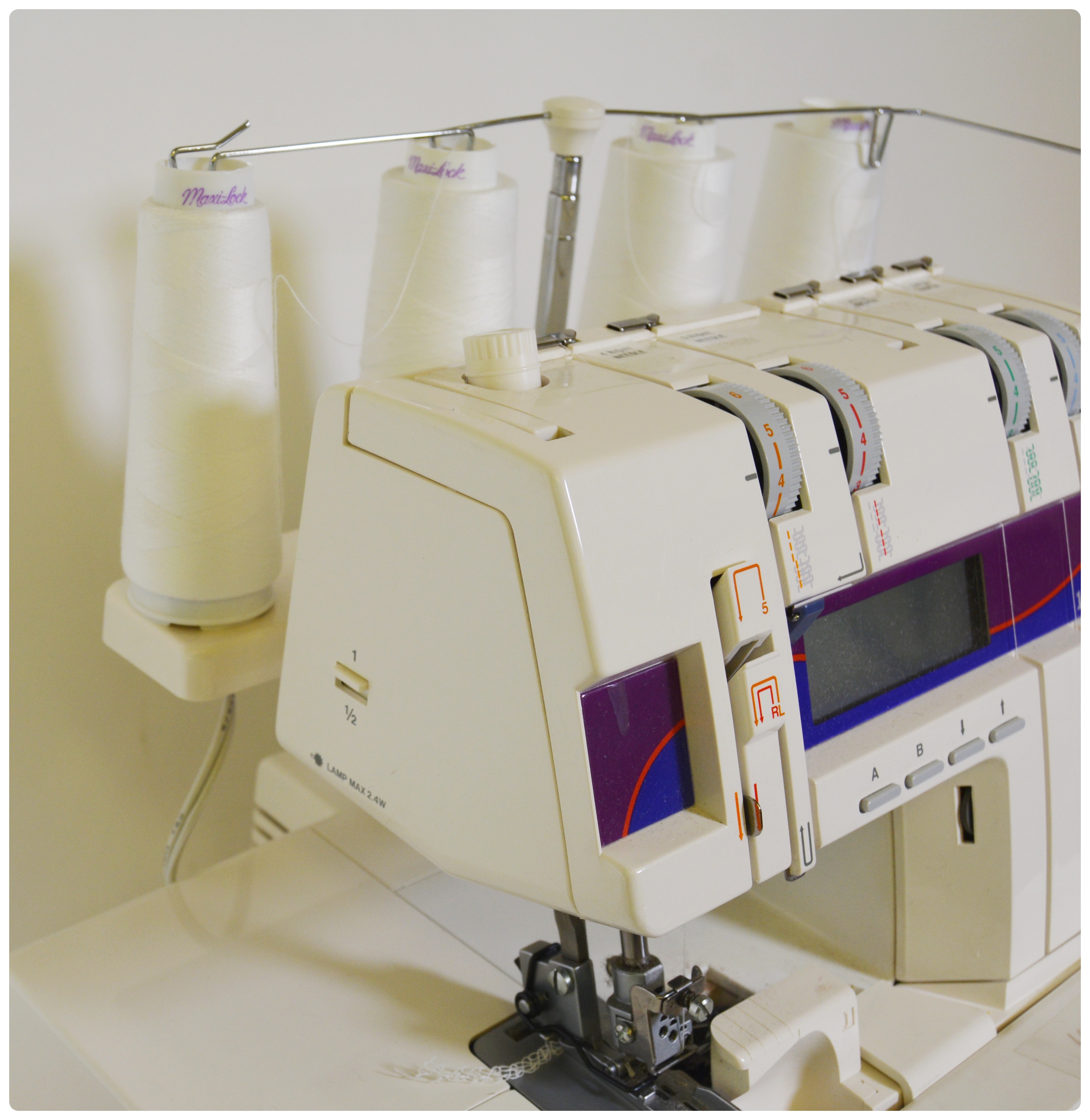 Husqvarna Viking Huskylock 1002LCD 1002L Five Thread Serger Sewing Machine