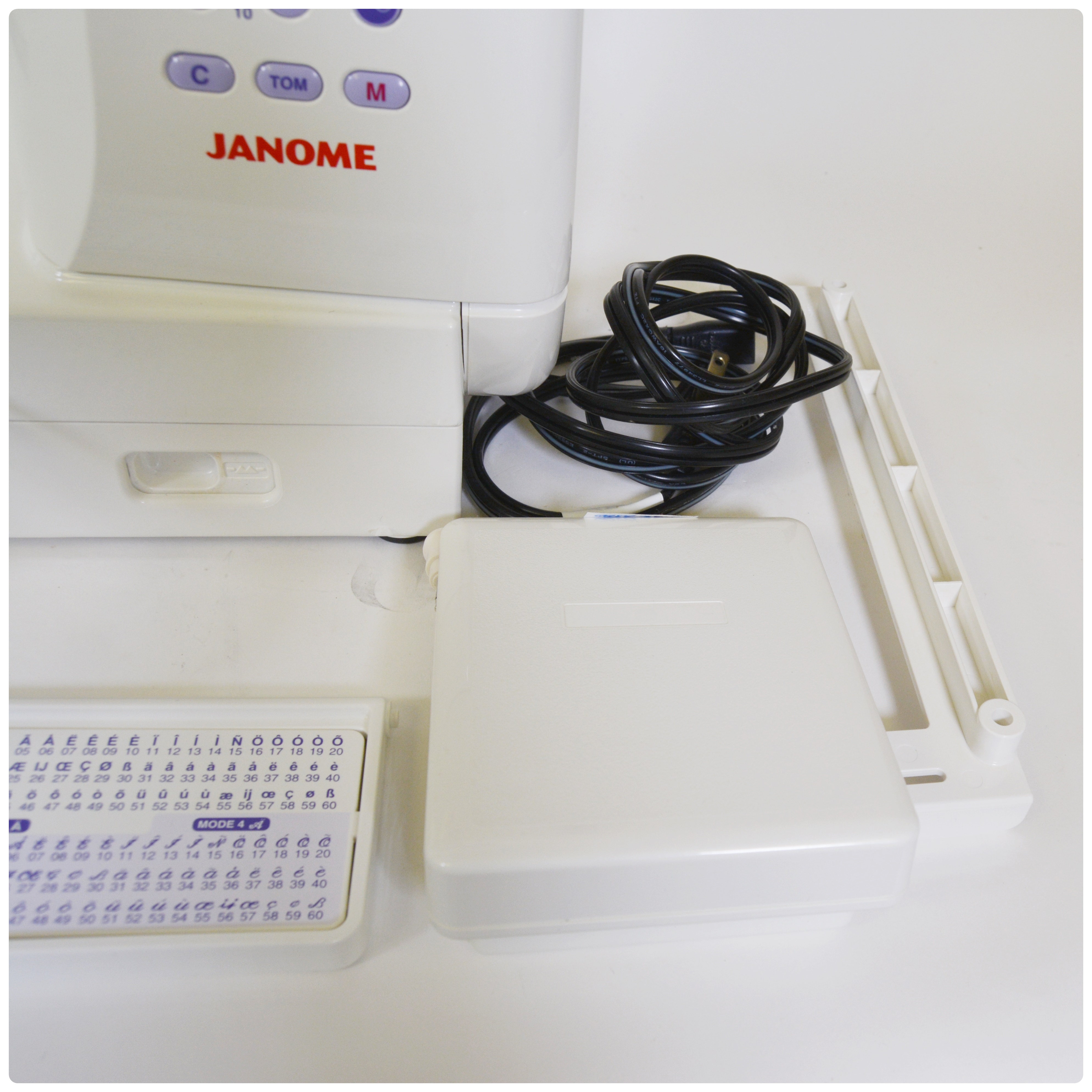 Janome Memory Craft 6500 Professional Sewing Machine and Extension Table