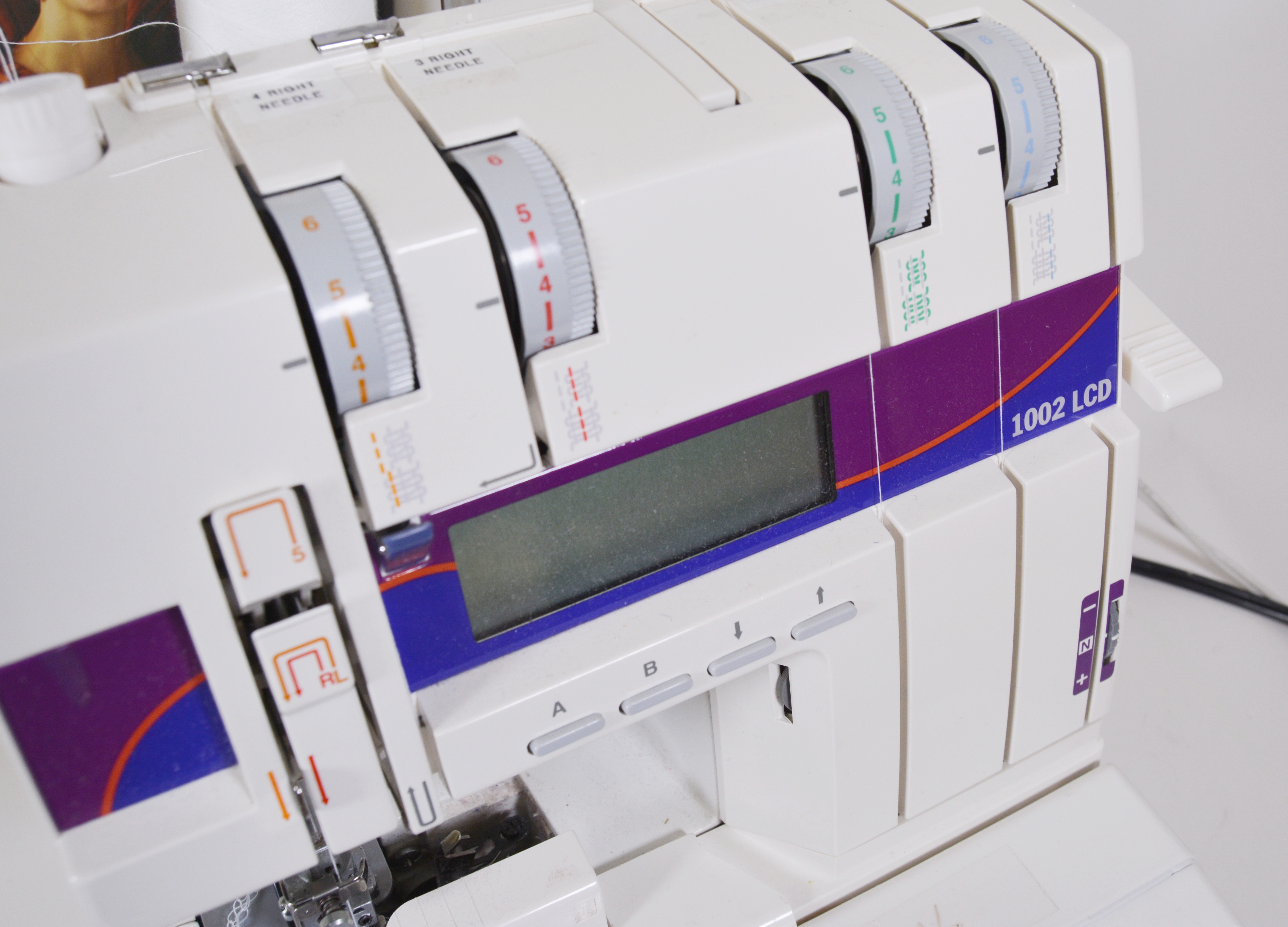 Husqvarna Viking Huskylock 1002LCD 1002L Five Thread Serger Sewing Machine