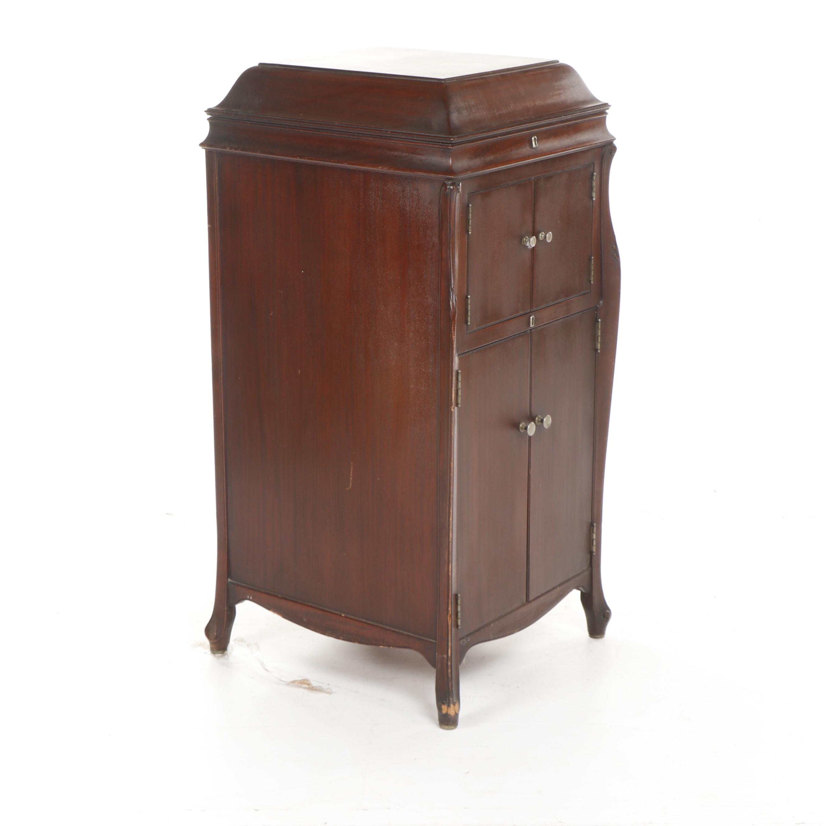 Victor Talking Machine Co. Mahogany Finish Victrola, 1917
