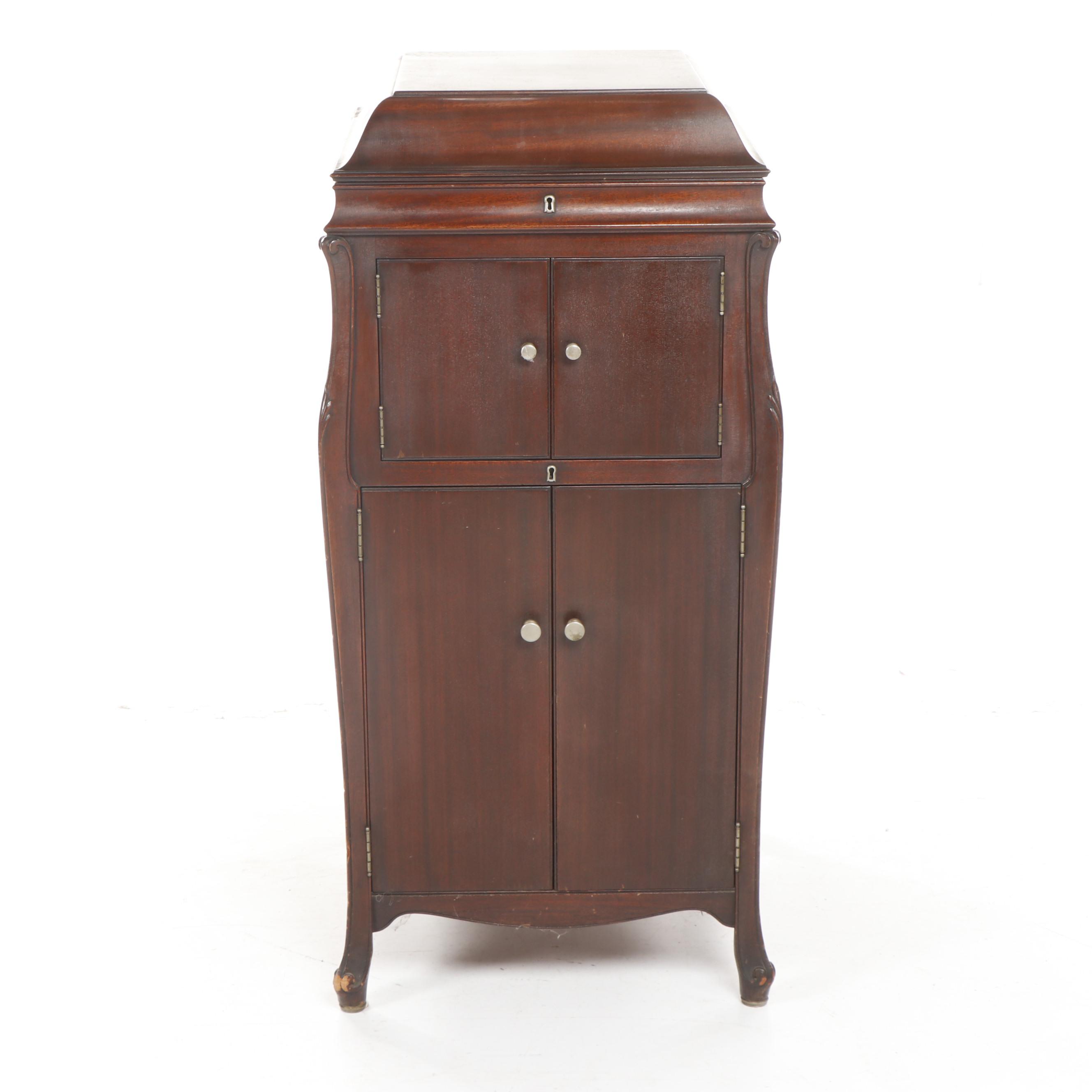 Victor Talking Machine Co. Mahogany Finish Victrola, 1917