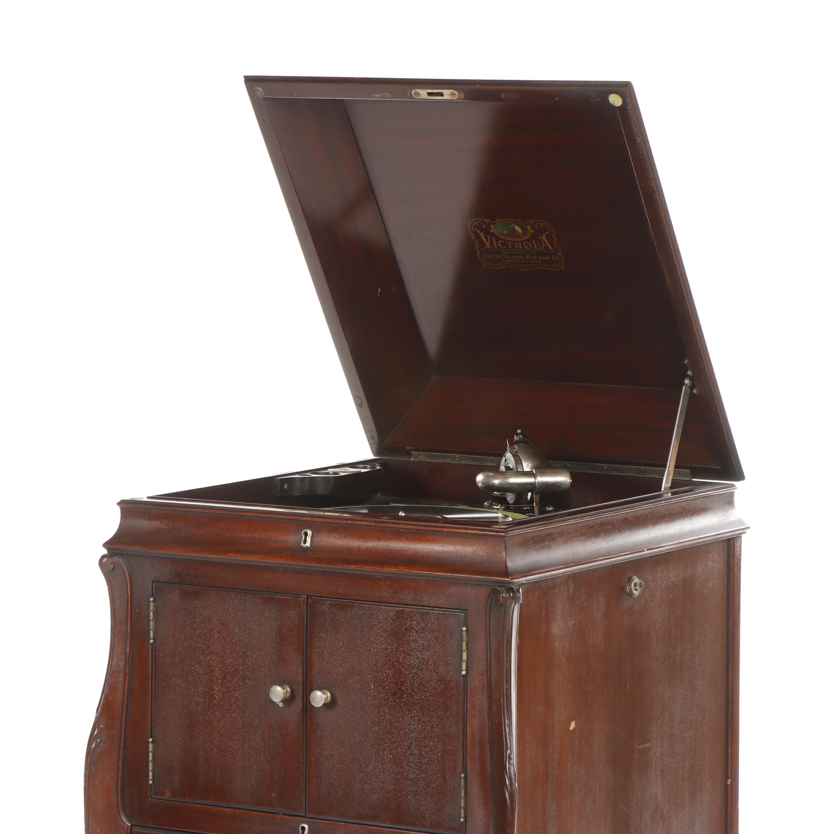 Victor Talking Machine Co. Mahogany Finish Victrola, 1917