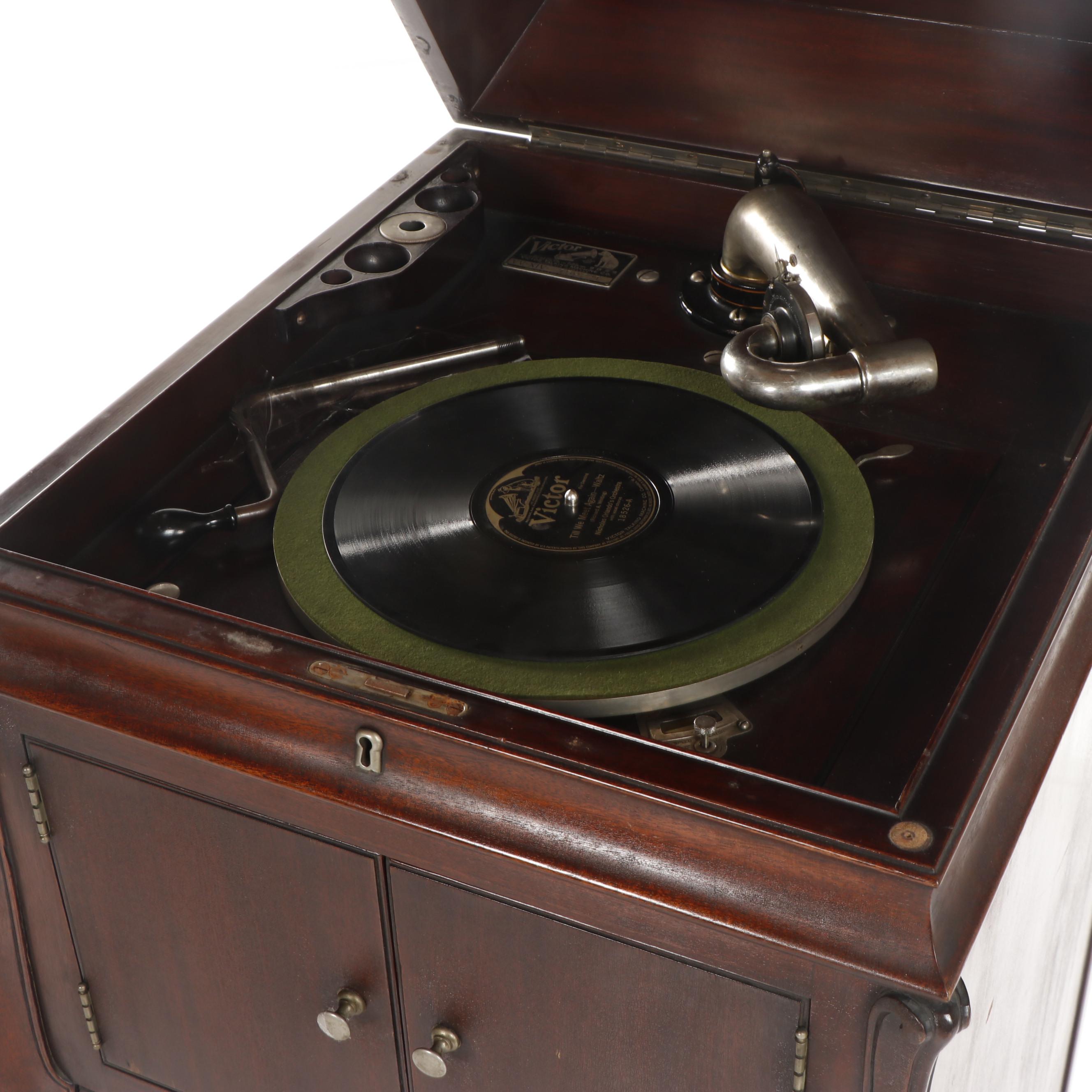 Victor Talking Machine Co. Mahogany Finish Victrola, 1917