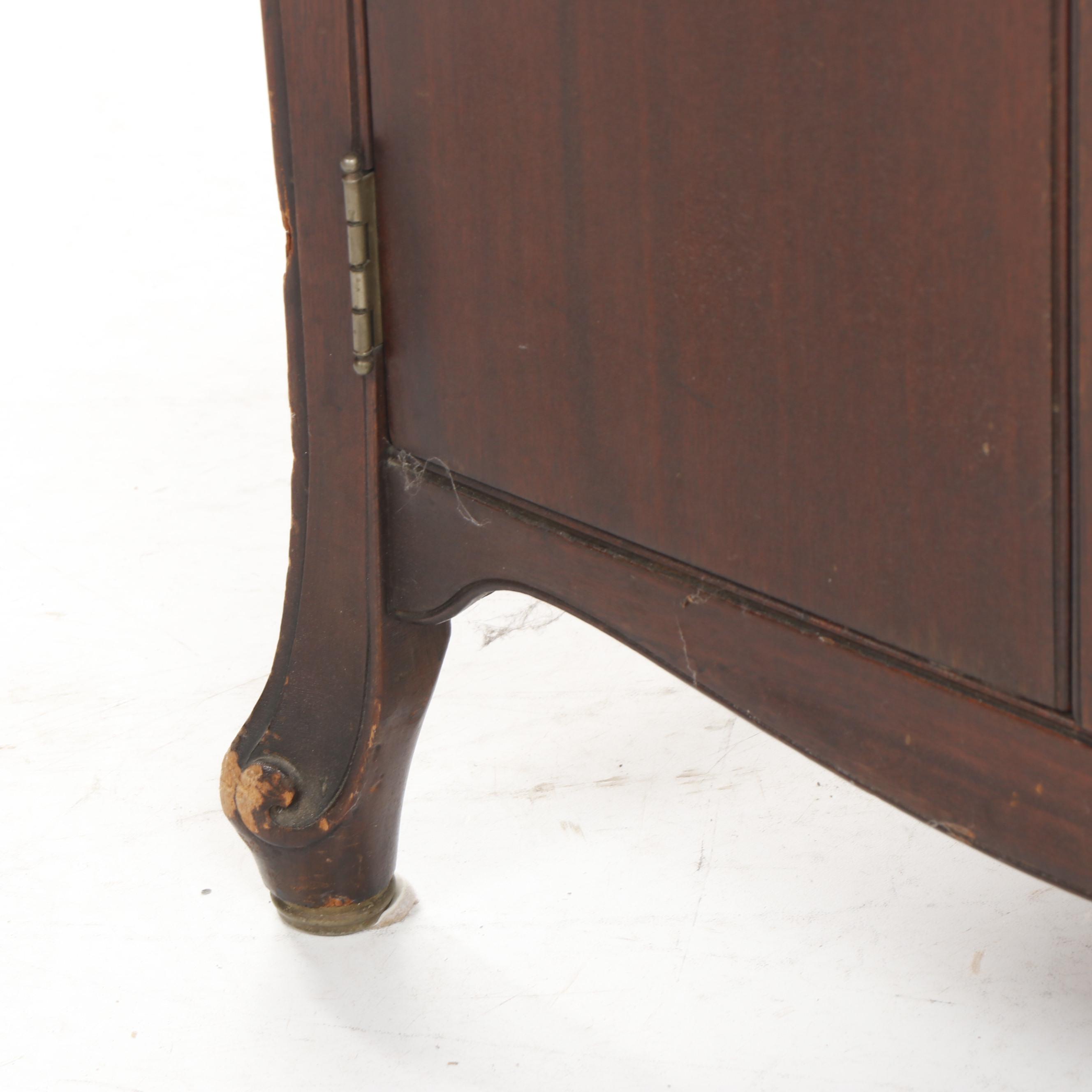 Victor Talking Machine Co. Mahogany Finish Victrola, 1917