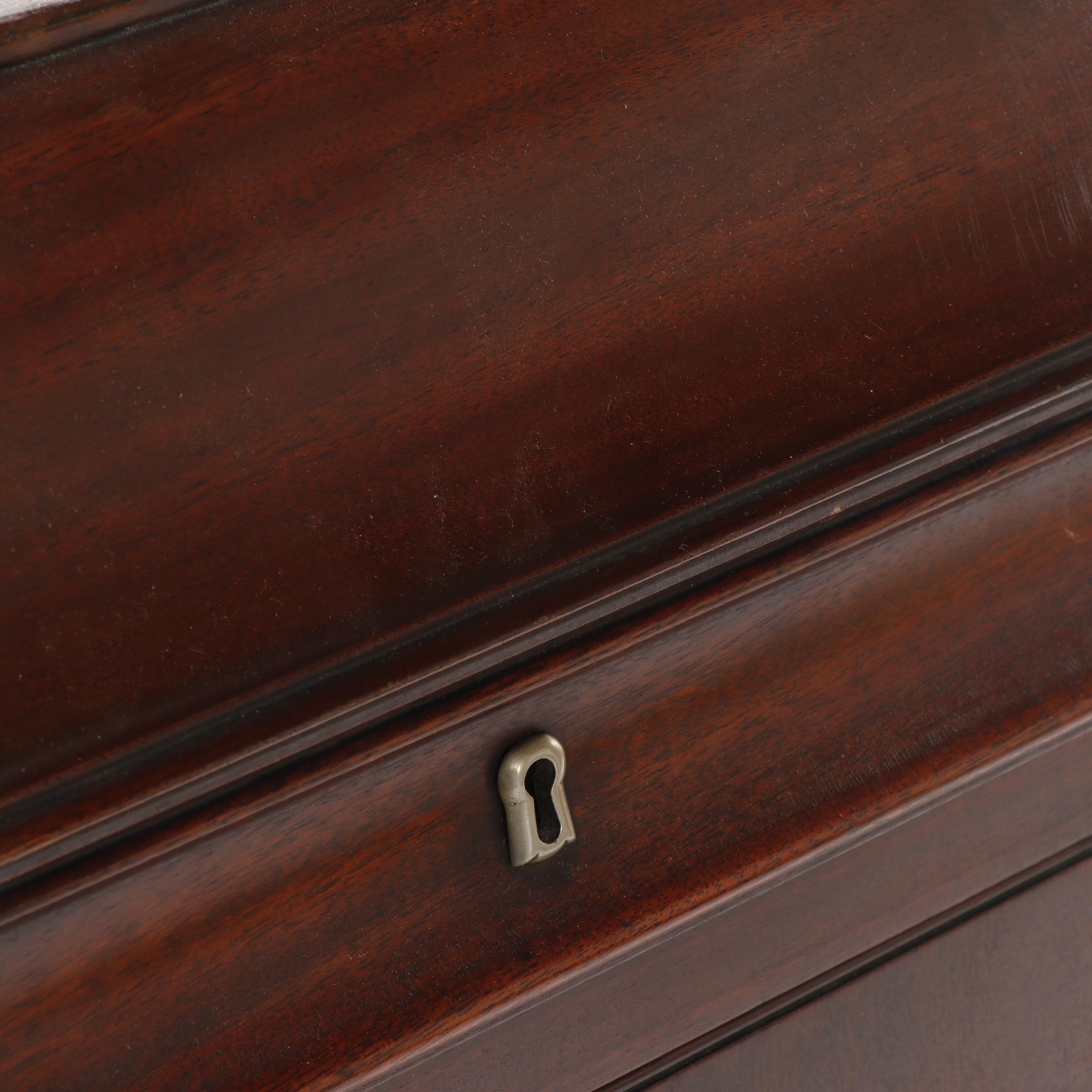 Victor Talking Machine Co. Mahogany Finish Victrola, 1917