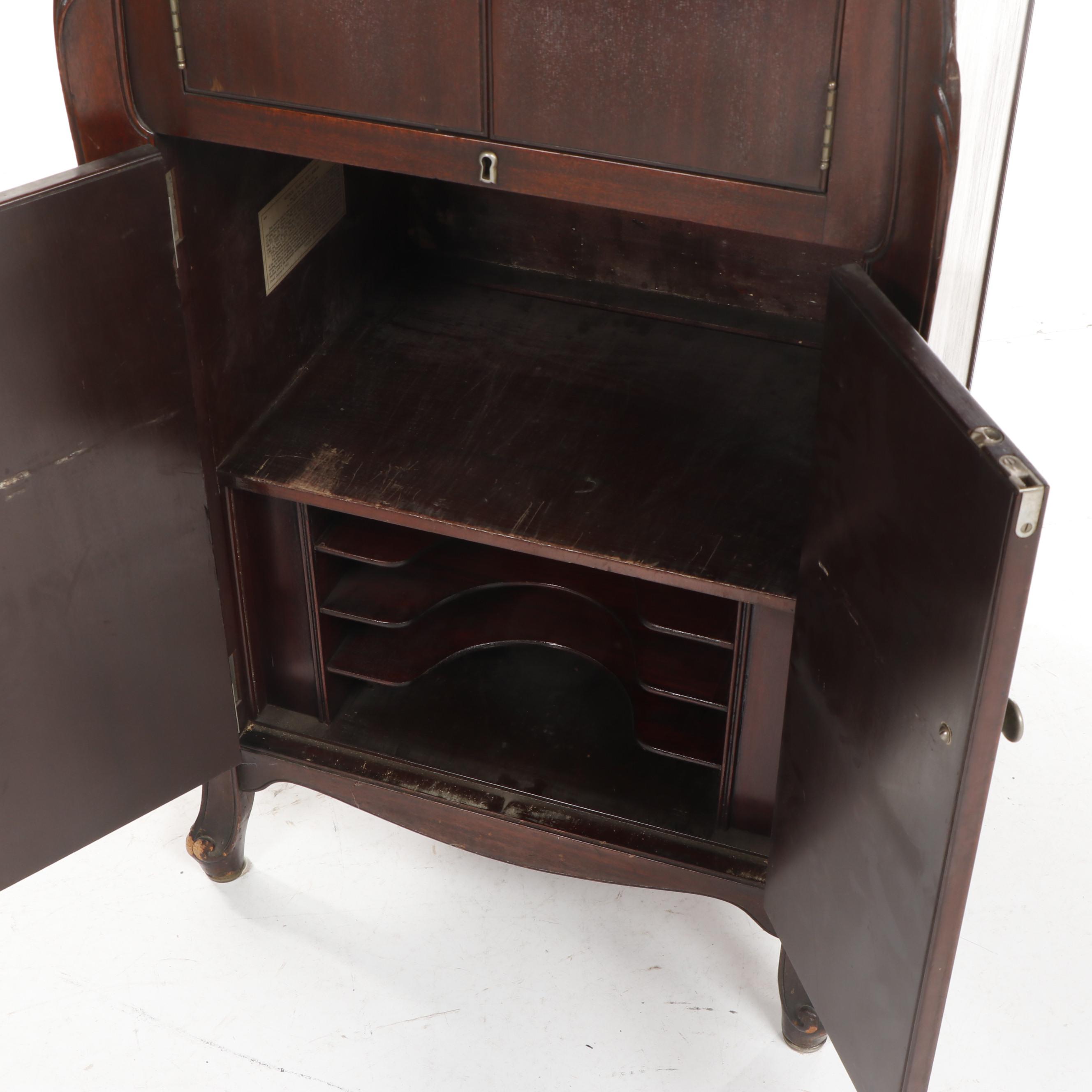 Victor Talking Machine Co. Mahogany Finish Victrola, 1917