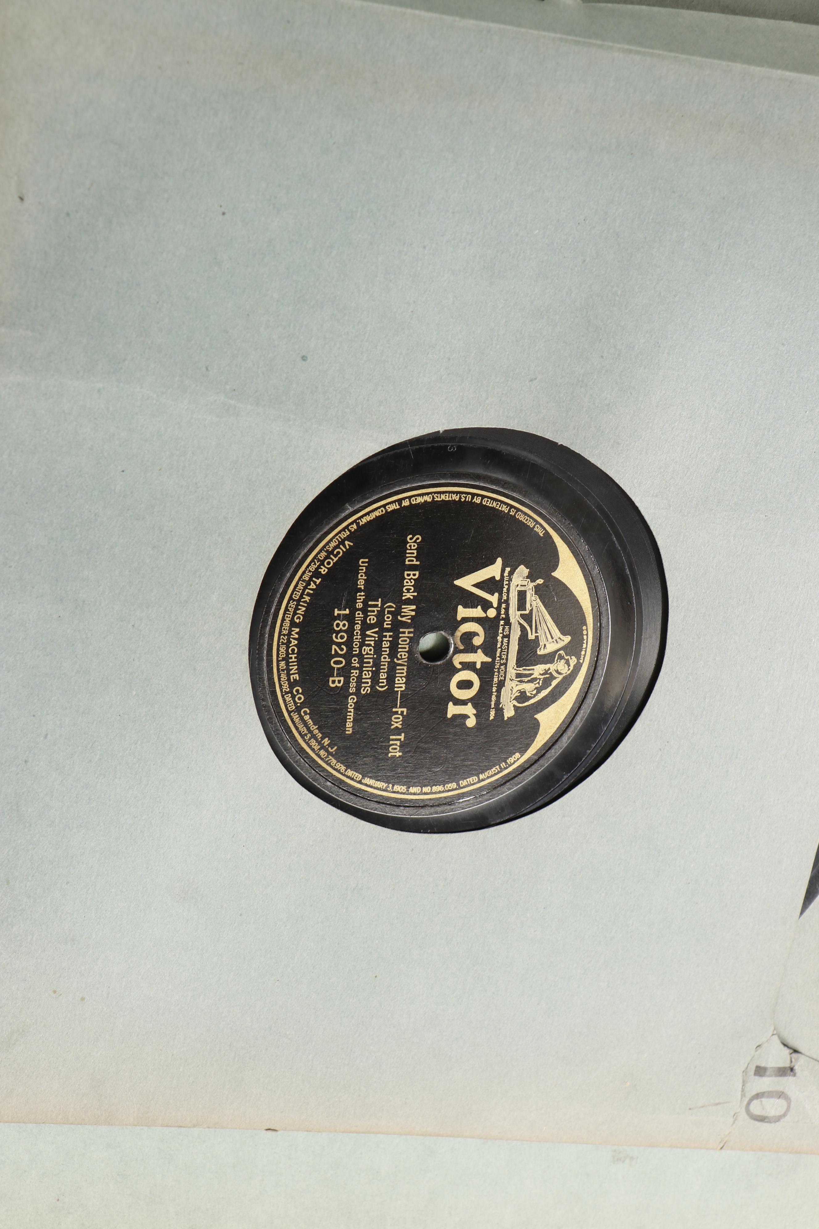 Victor Talking Machine Co. Mahogany Finish Victrola, 1917