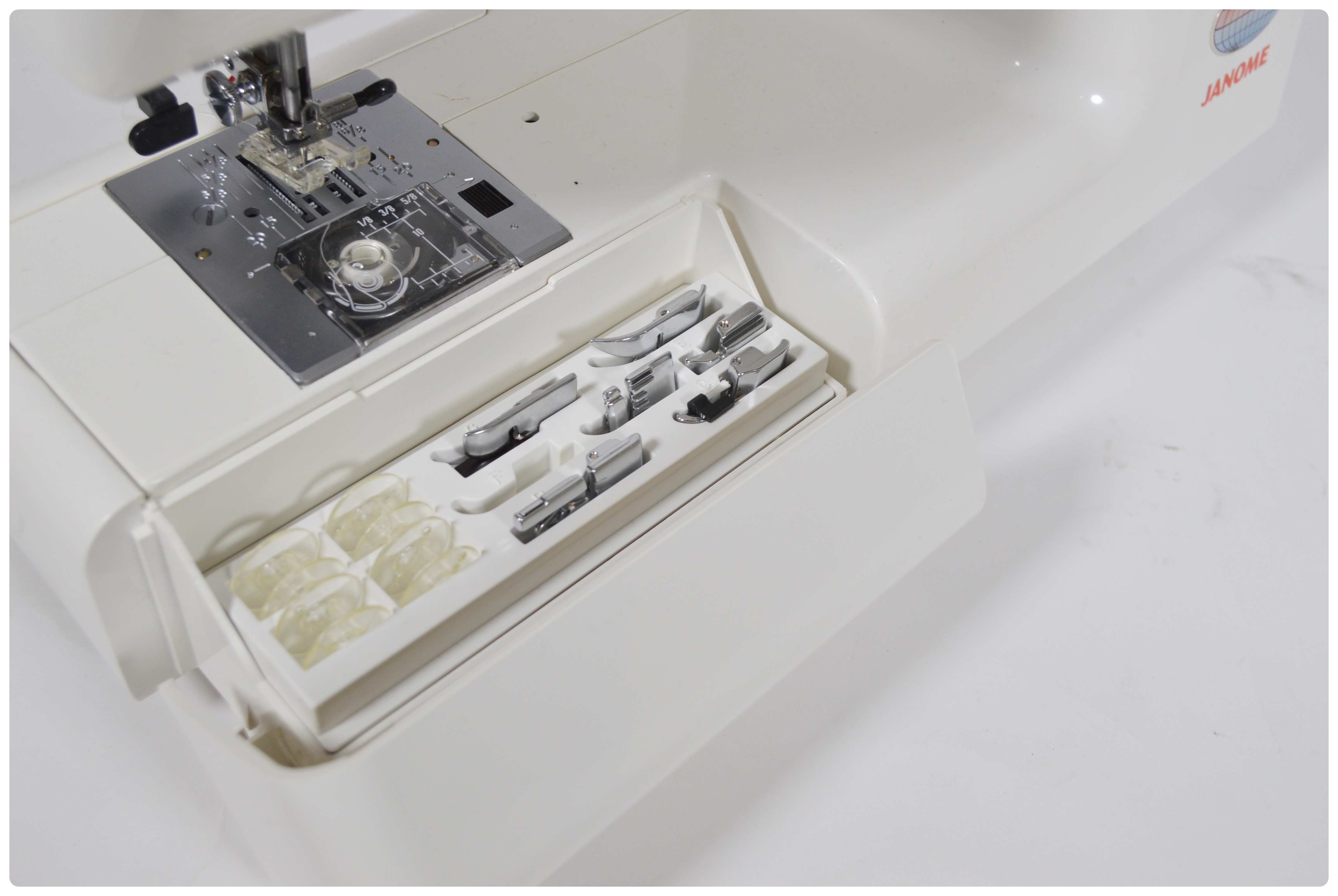 Janome Memory Craft 3500 Computerized Sewing Machine