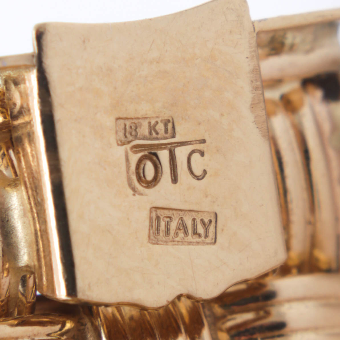 18K Yellow Gold Basket Weave Bracelet with 18K White Gold Sapphire Clasp