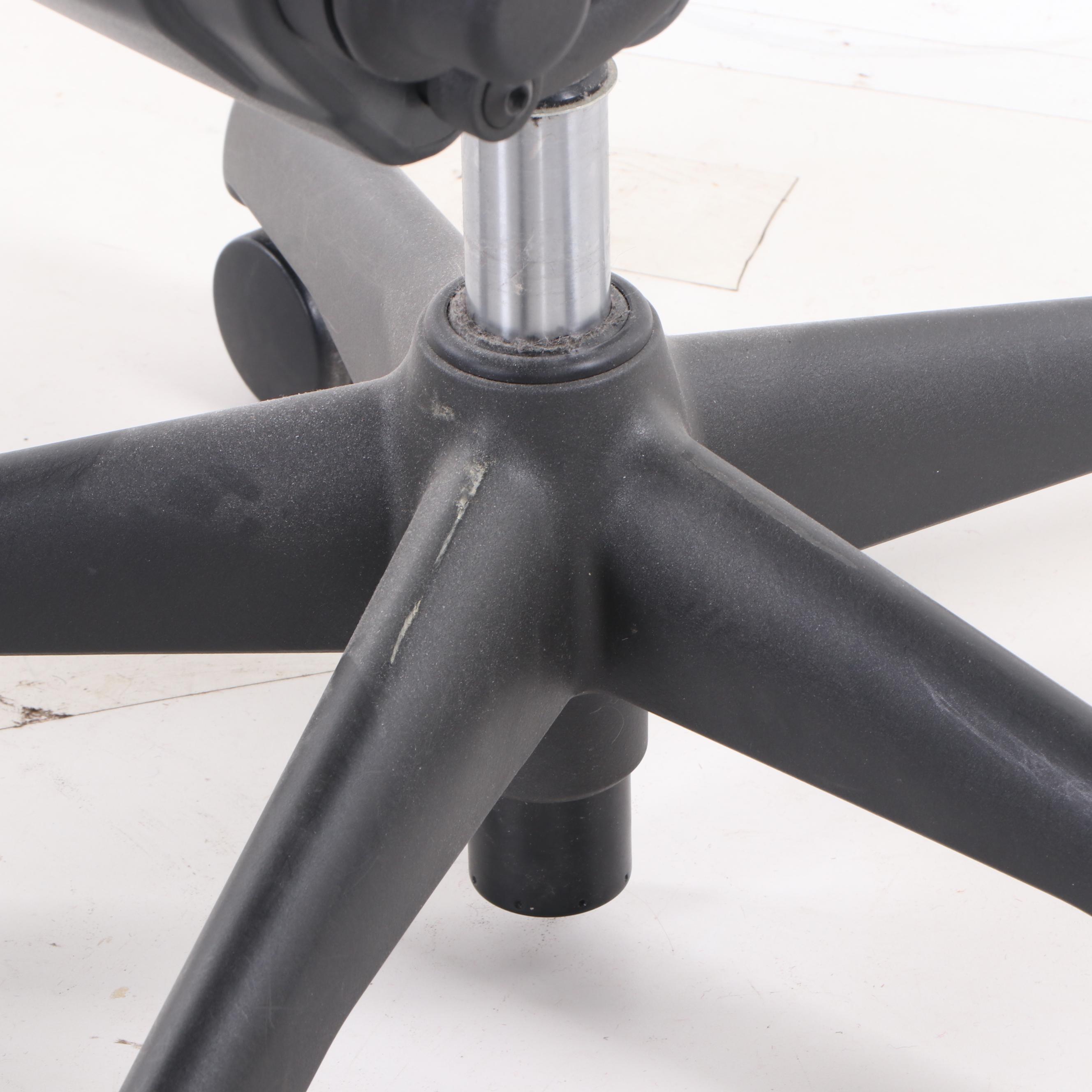 Herman Miller "Aeron" Adjustable Desk Chair