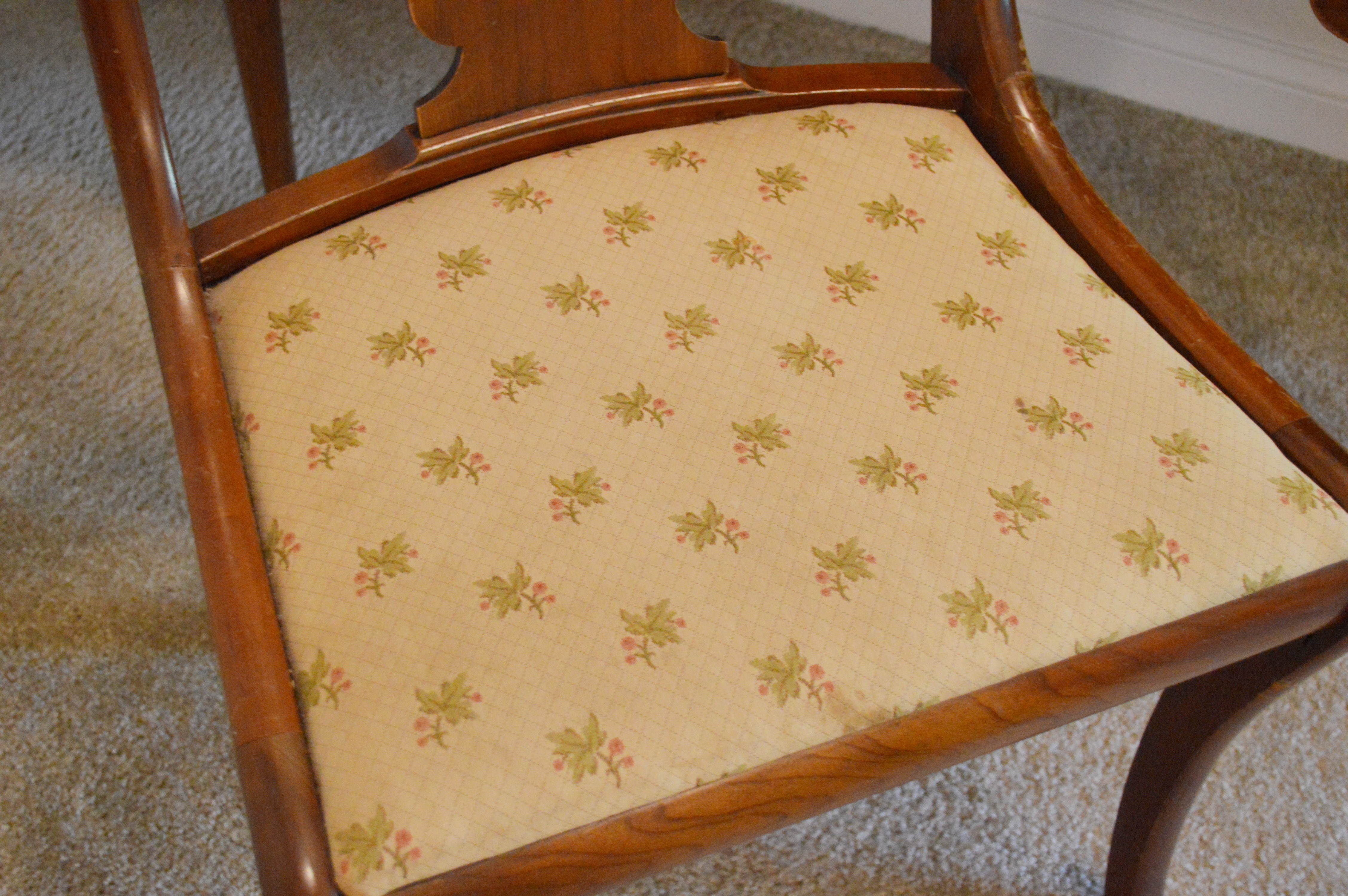 Queen Anne Style Mahogany Vanity Table and Chair, 20th Century
