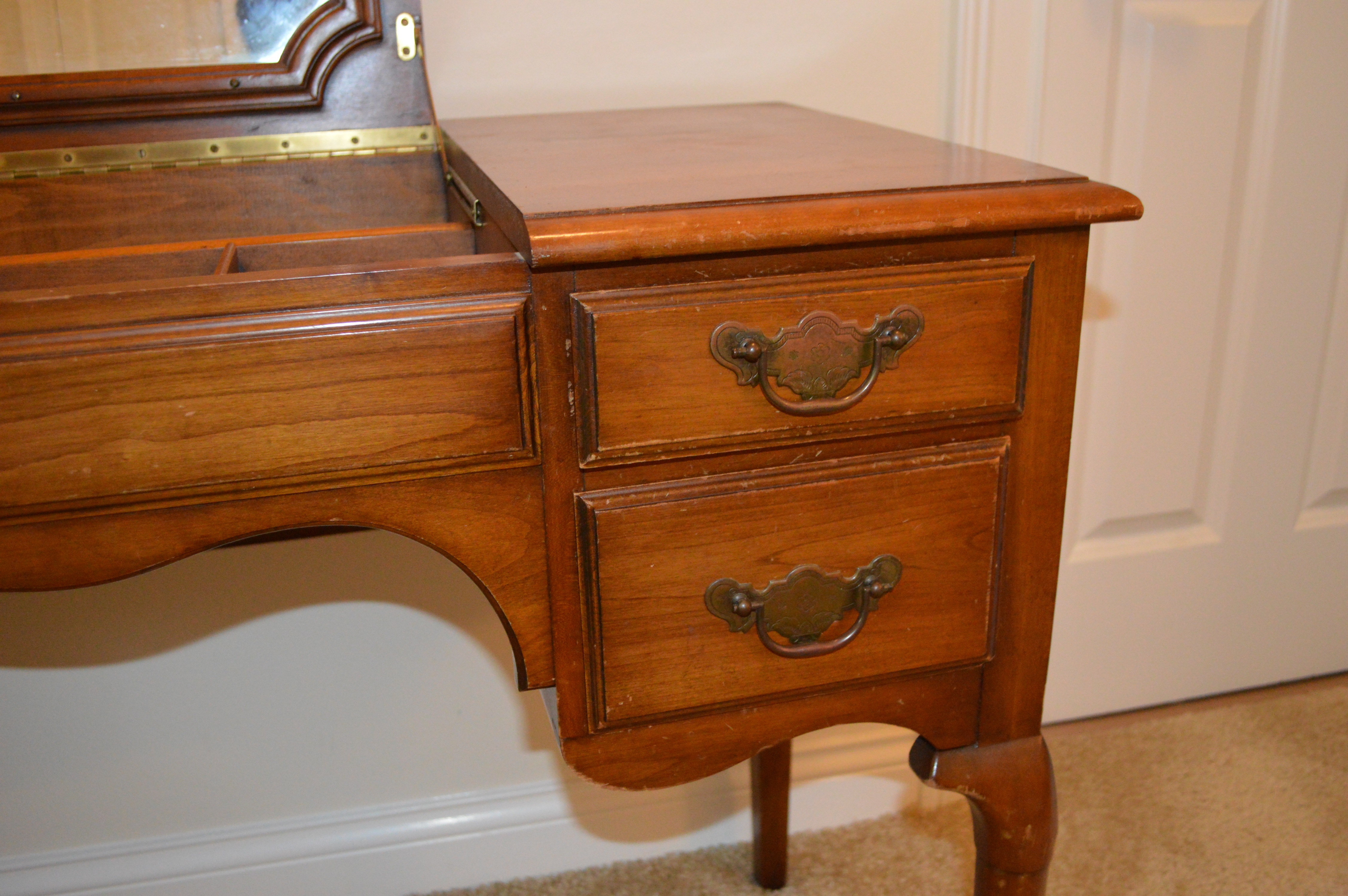 Queen Anne Style Mahogany Vanity Table and Chair, 20th Century