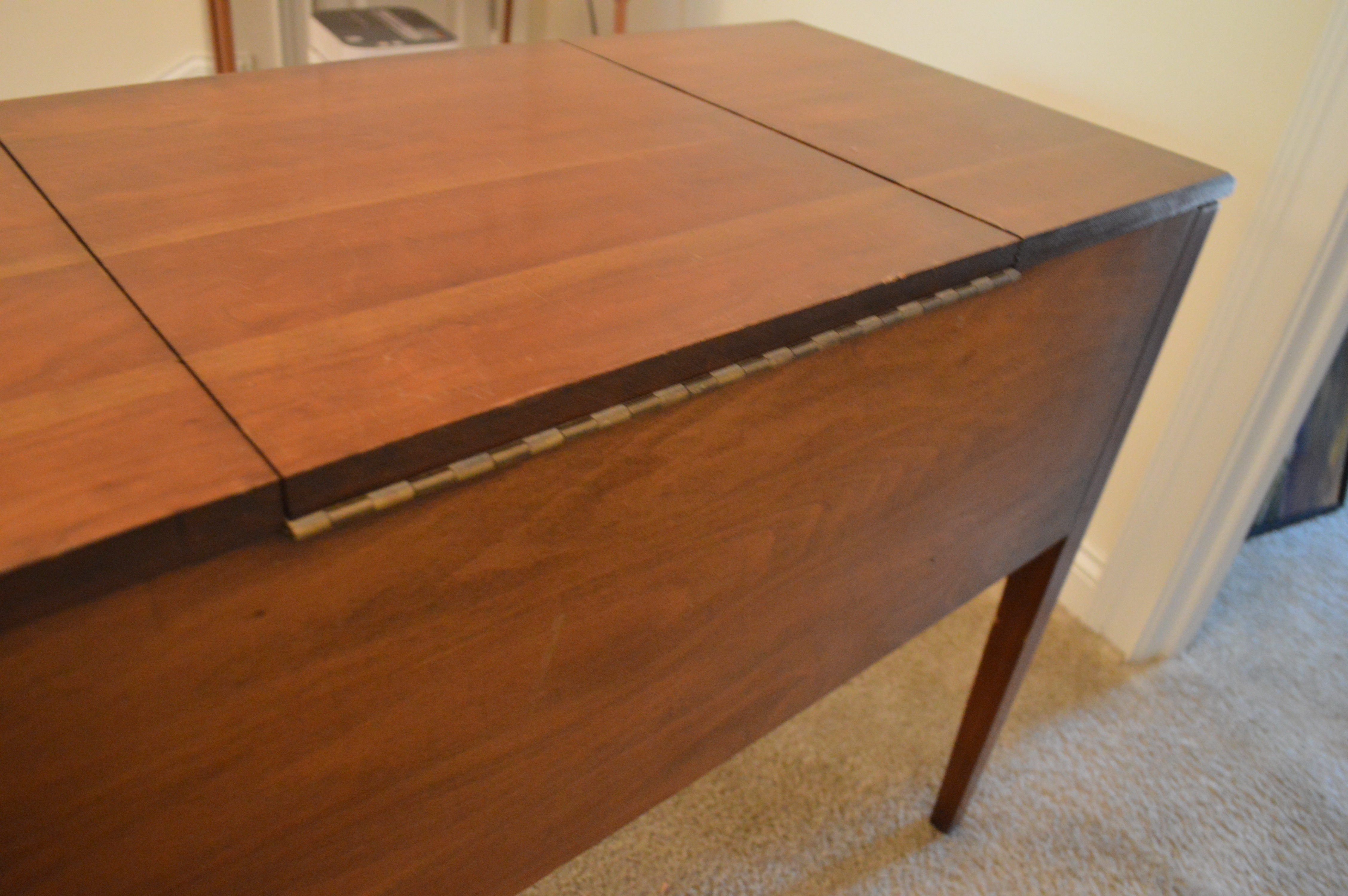 Queen Anne Style Mahogany Vanity Table and Chair, 20th Century