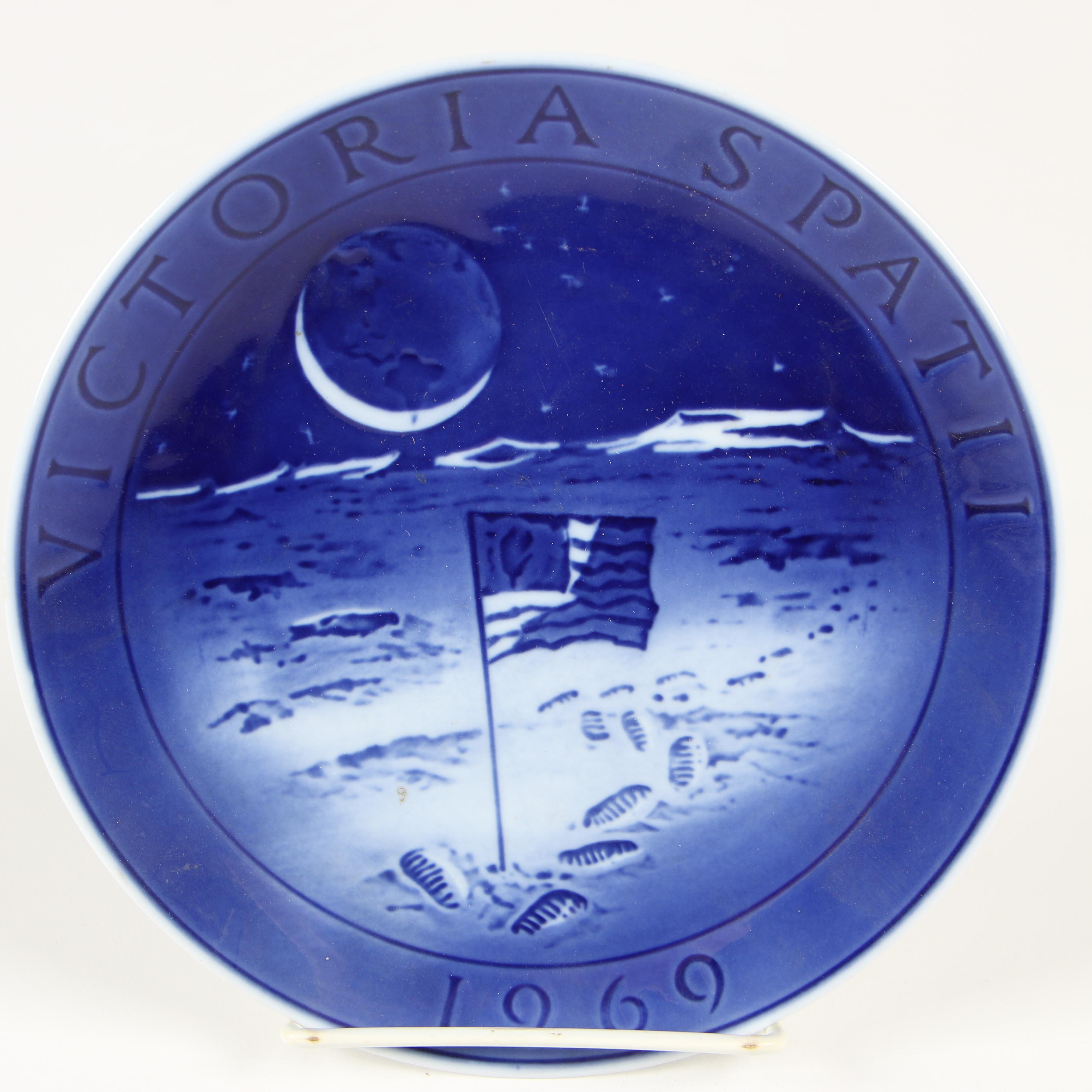 Royal Copenhagen "Statue of Liberty" and "Victoria Spatii" Plates, 1969–1973
