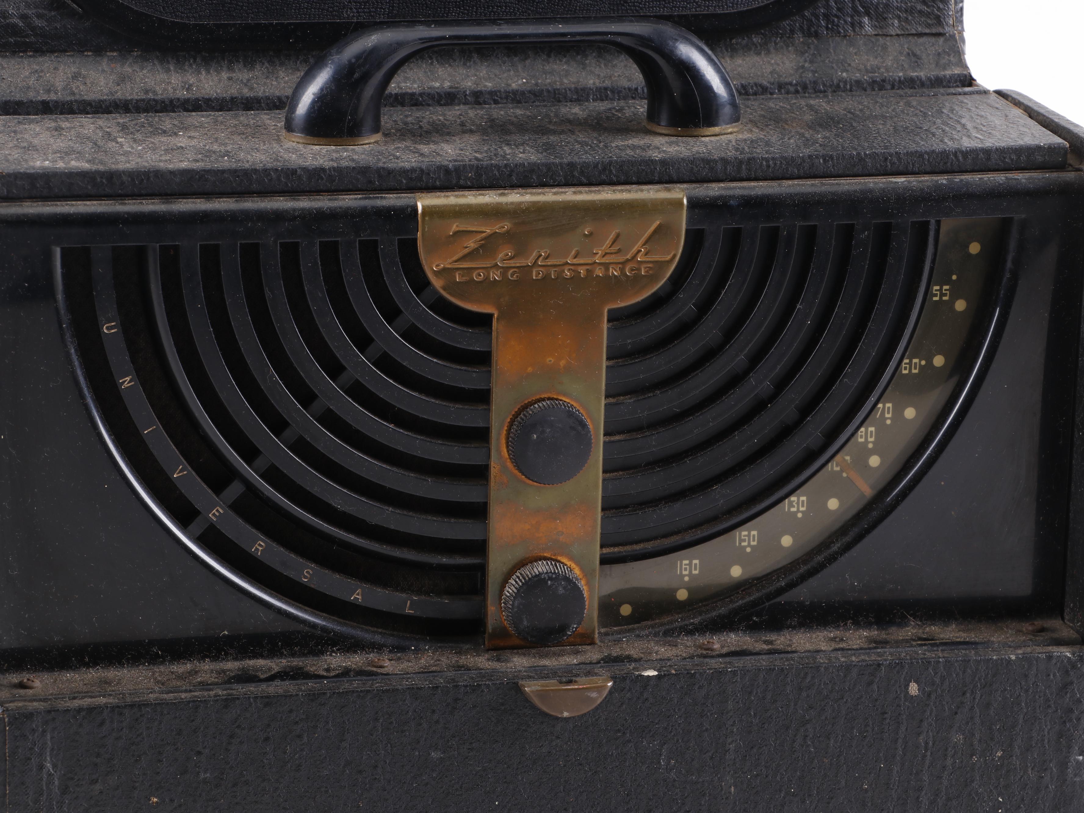 Zenith "Universal" AM Tube Radio Model 6G001Y, circa 1946