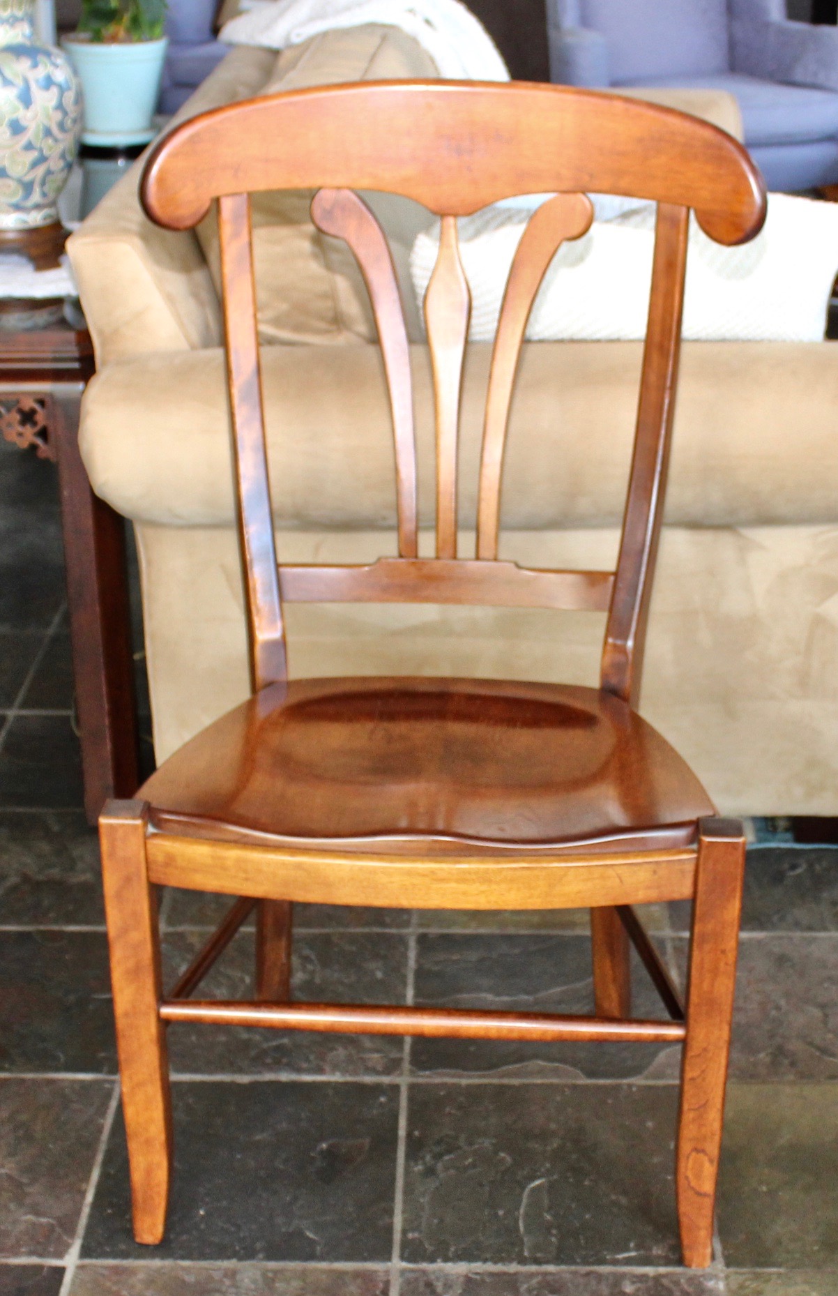 Nichols & Stone Co. Leaf Dining Table and Chairs