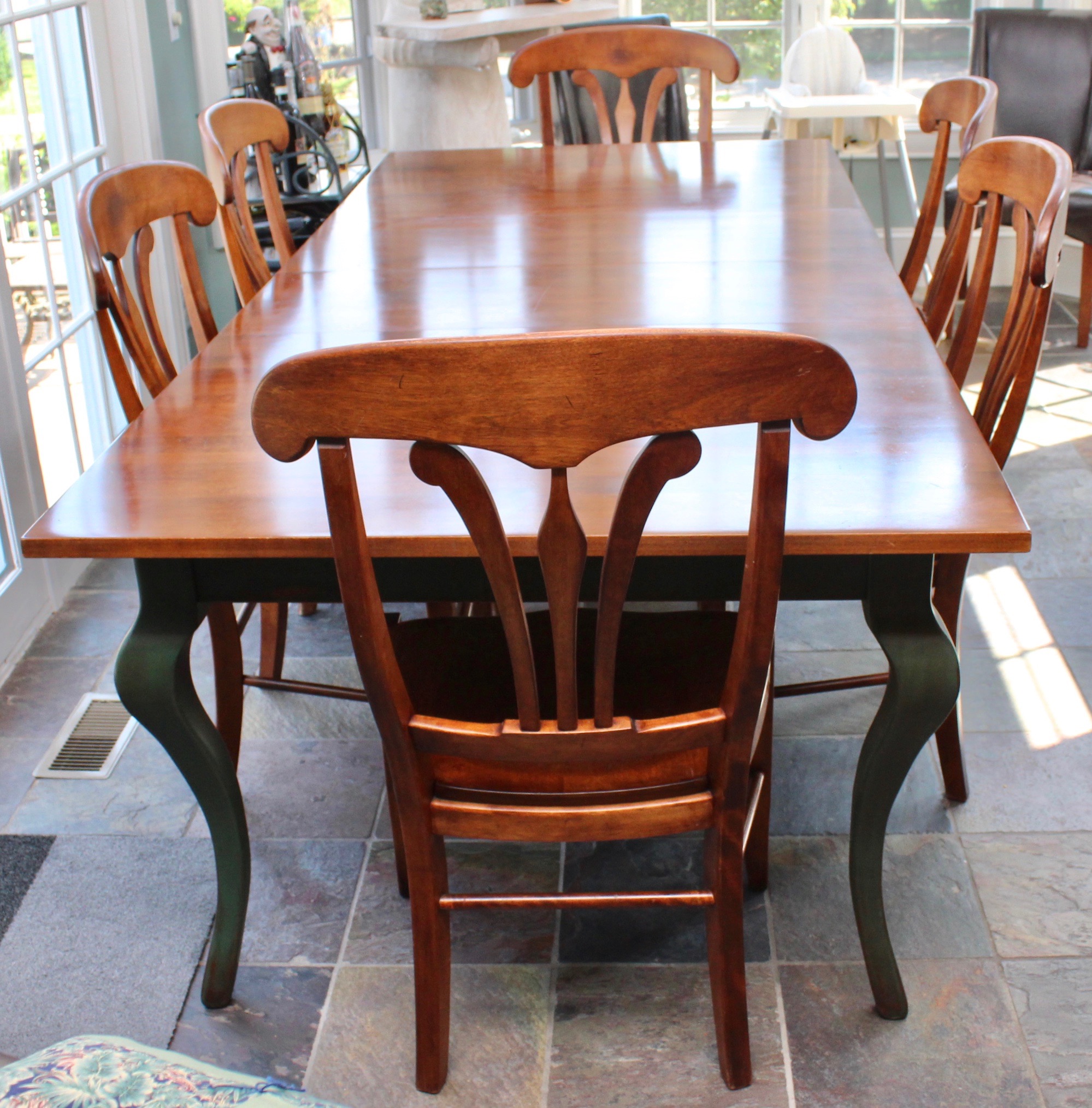 Nichols & Stone Co. Leaf Dining Table and Chairs