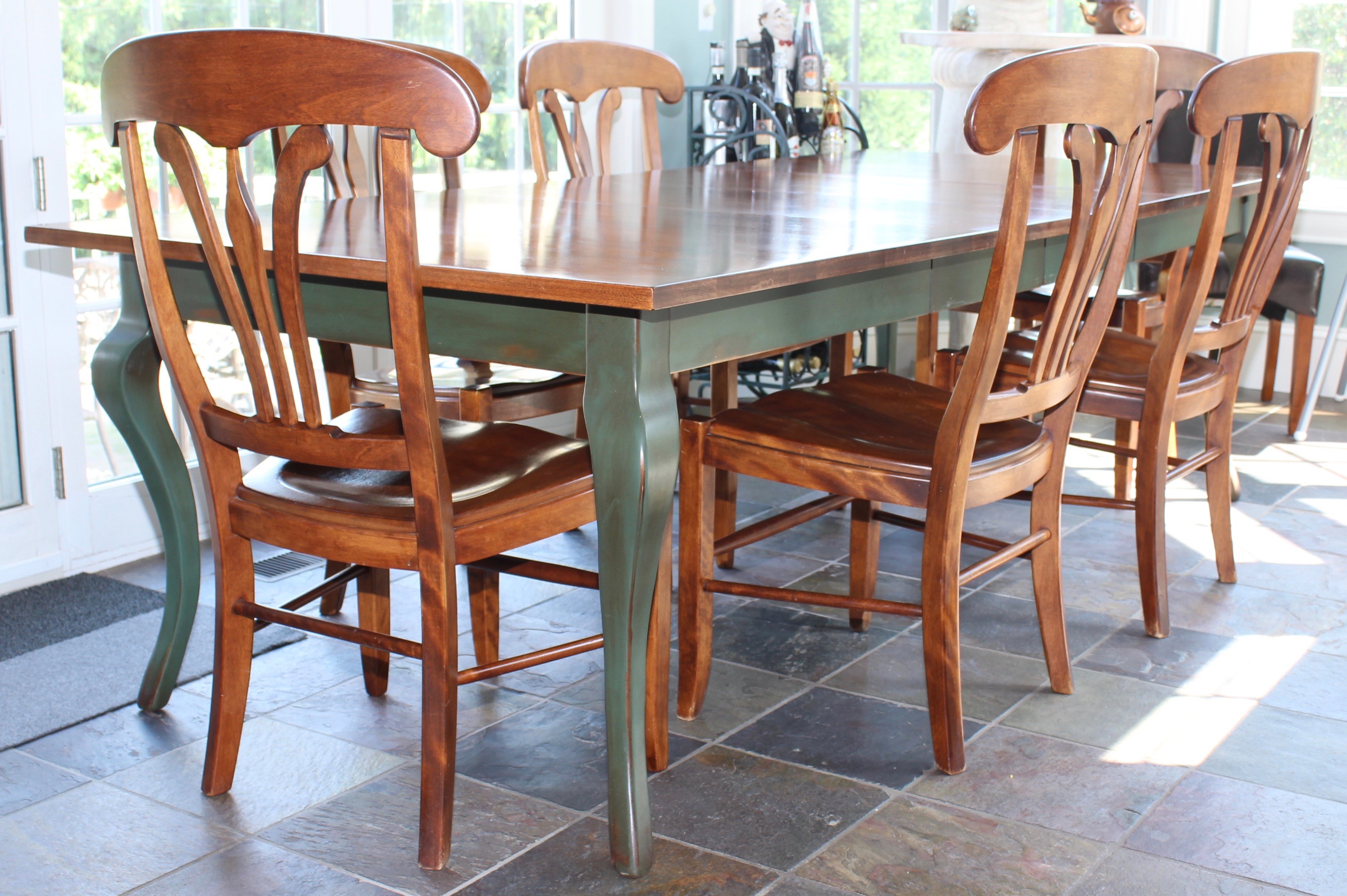 Nichols & Stone Co. Leaf Dining Table and Chairs