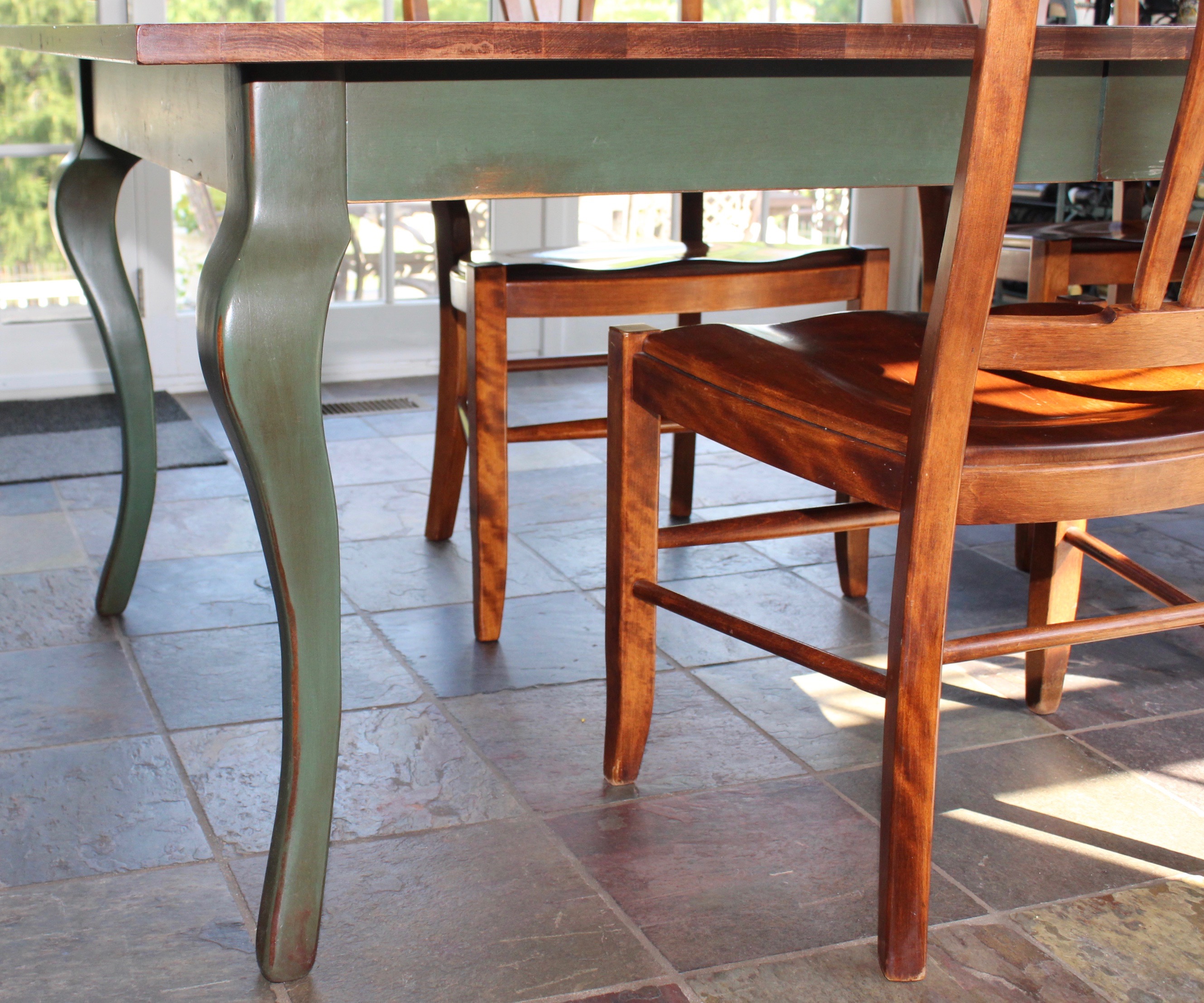 Nichols & Stone Co. Leaf Dining Table and Chairs