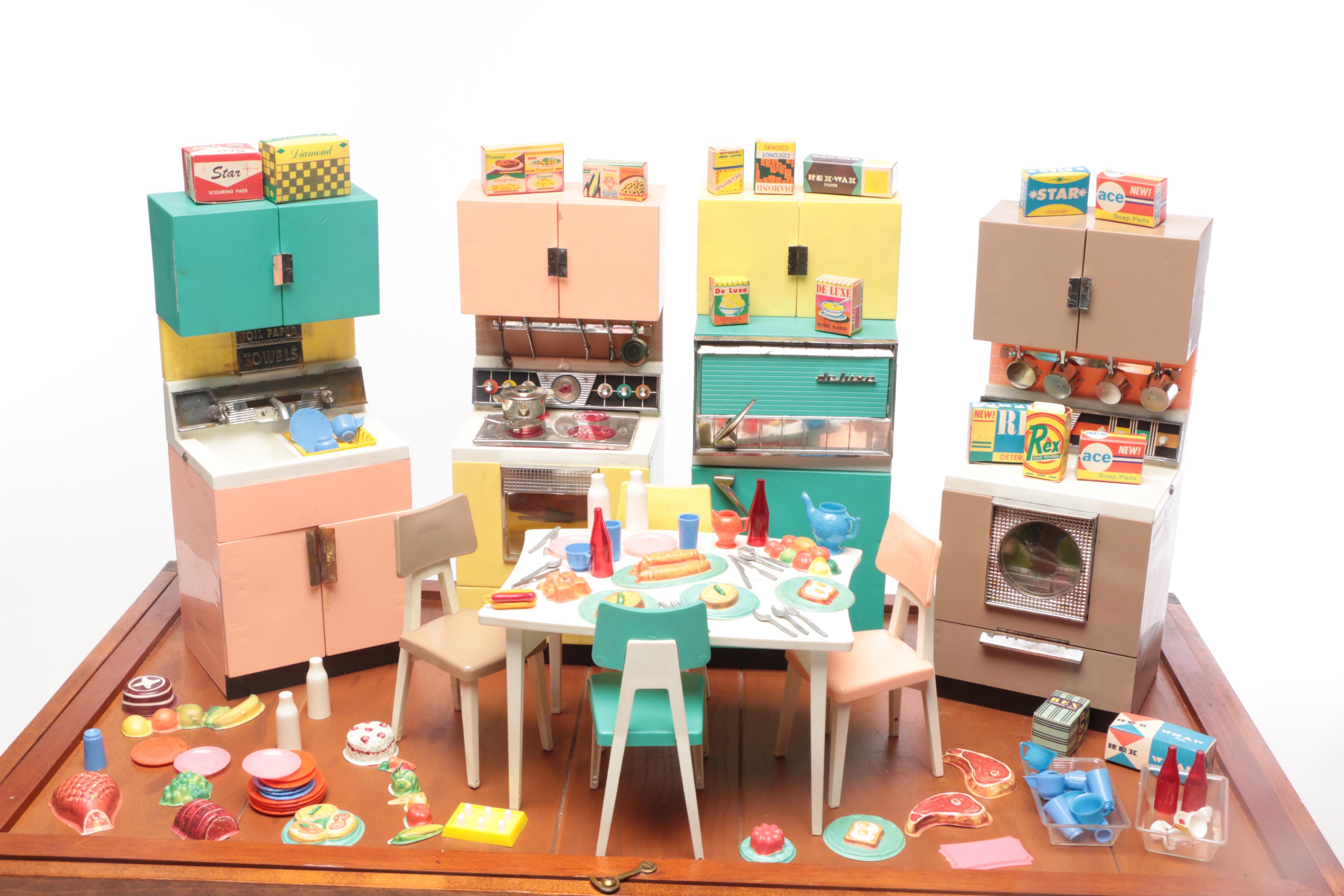 Barbie Deluxe Reading Dream Kitchen and Trunk, 1961