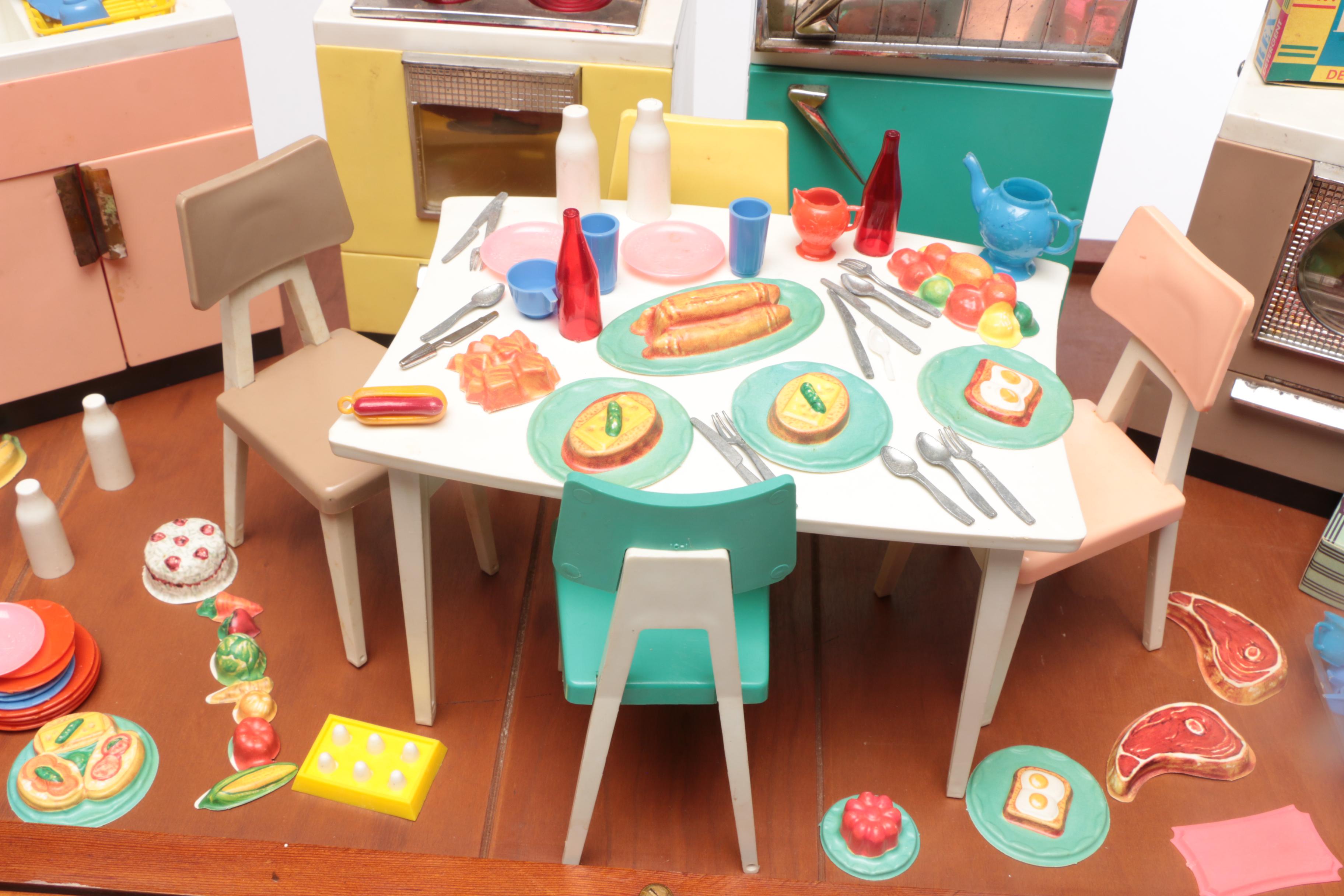 Barbie Deluxe Reading Dream Kitchen and Trunk, 1961