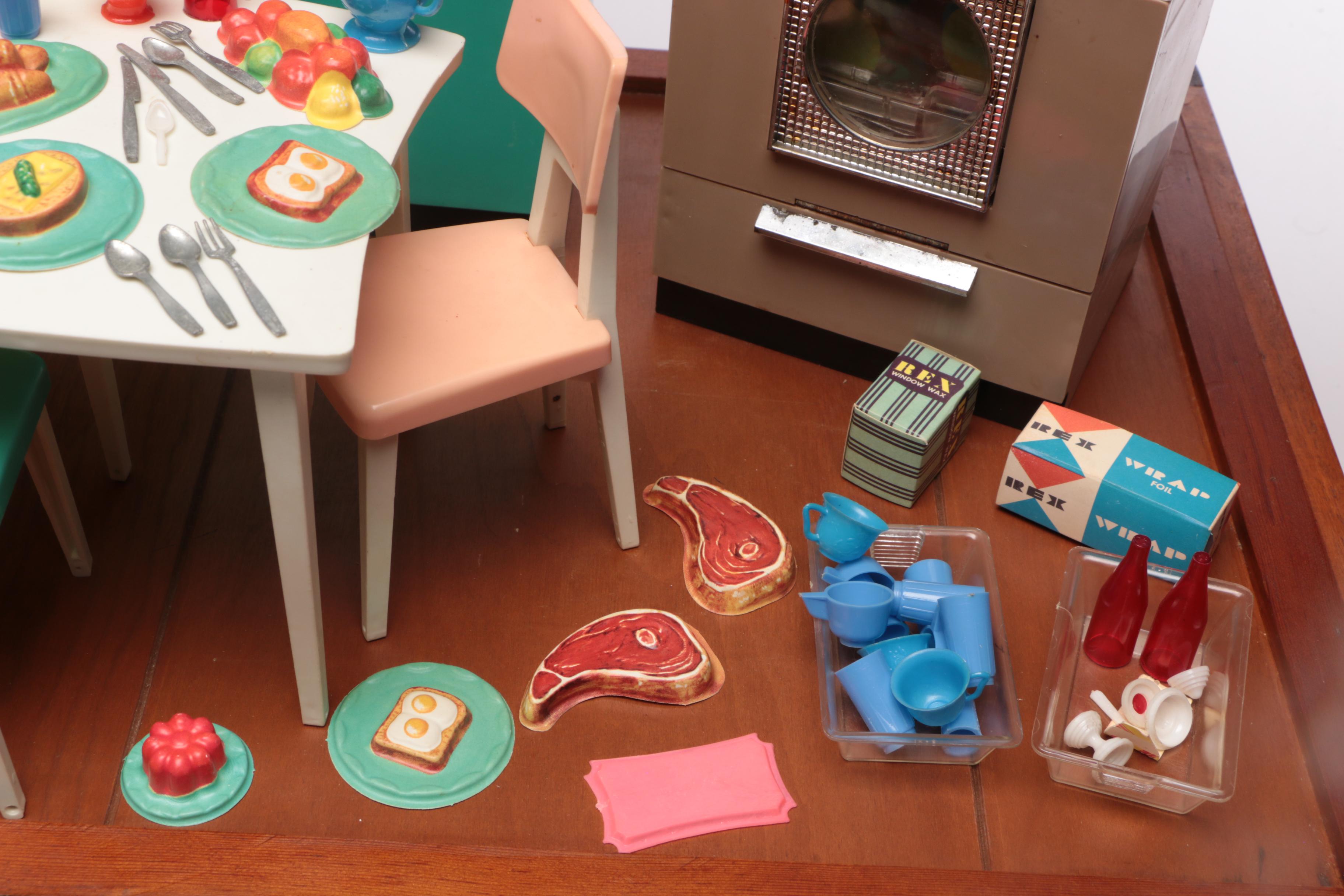 Barbie Deluxe Reading Dream Kitchen and Trunk, 1961