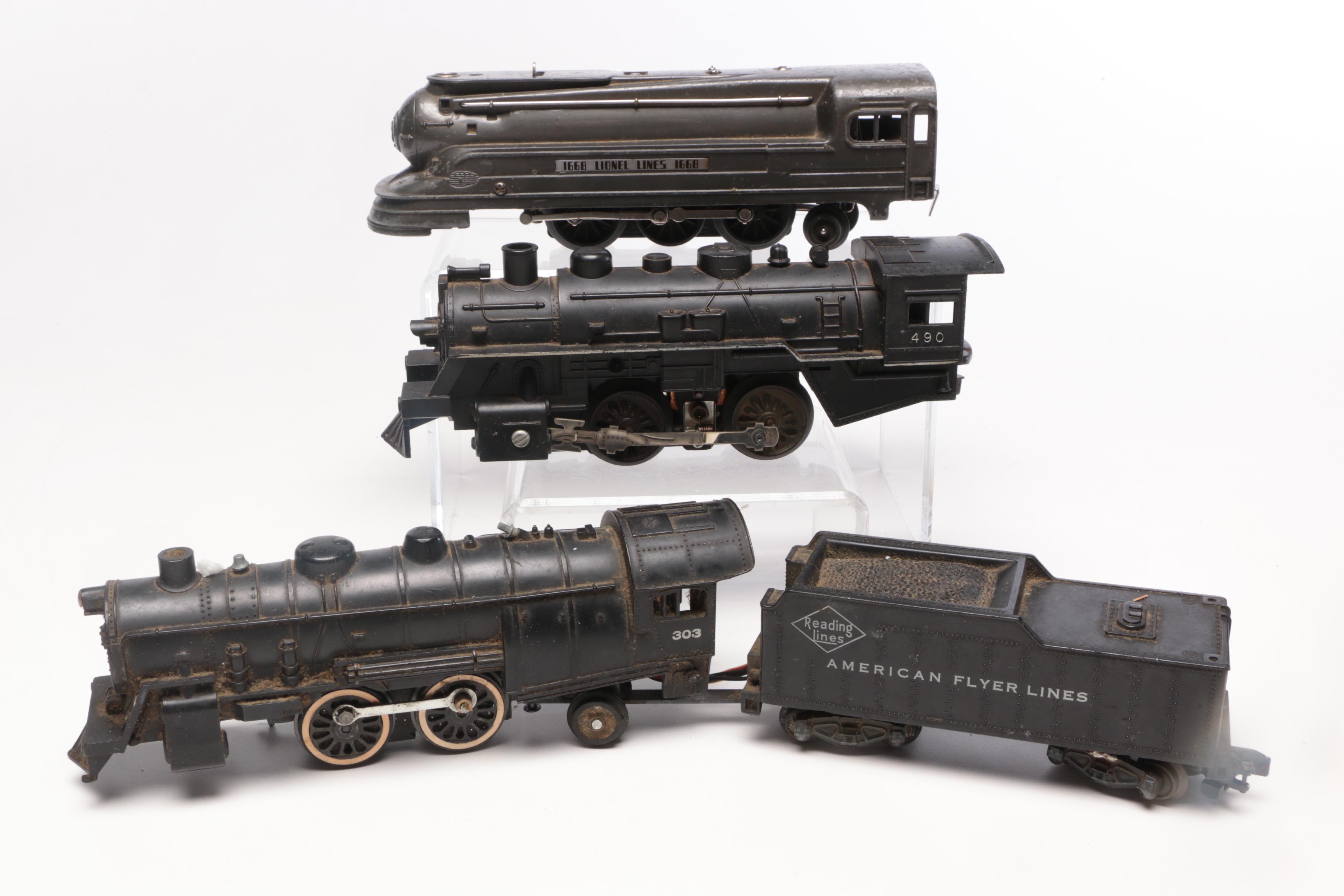 Pre-War Lionel Model Train Cars with Track, 1930s Vintage