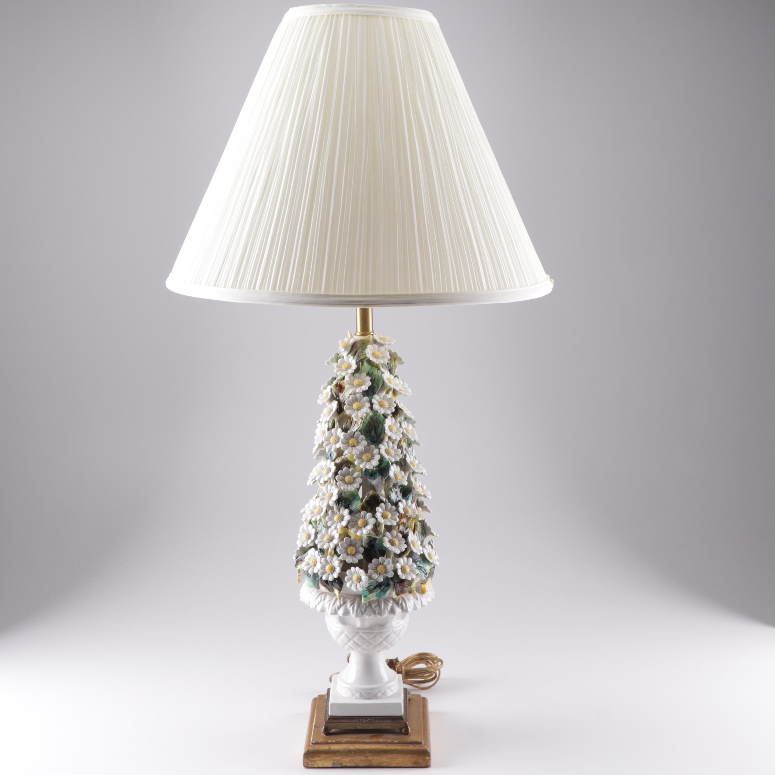 Italian Capodimonte Style Daisy Motif Table Lamp, Mid-20th Century