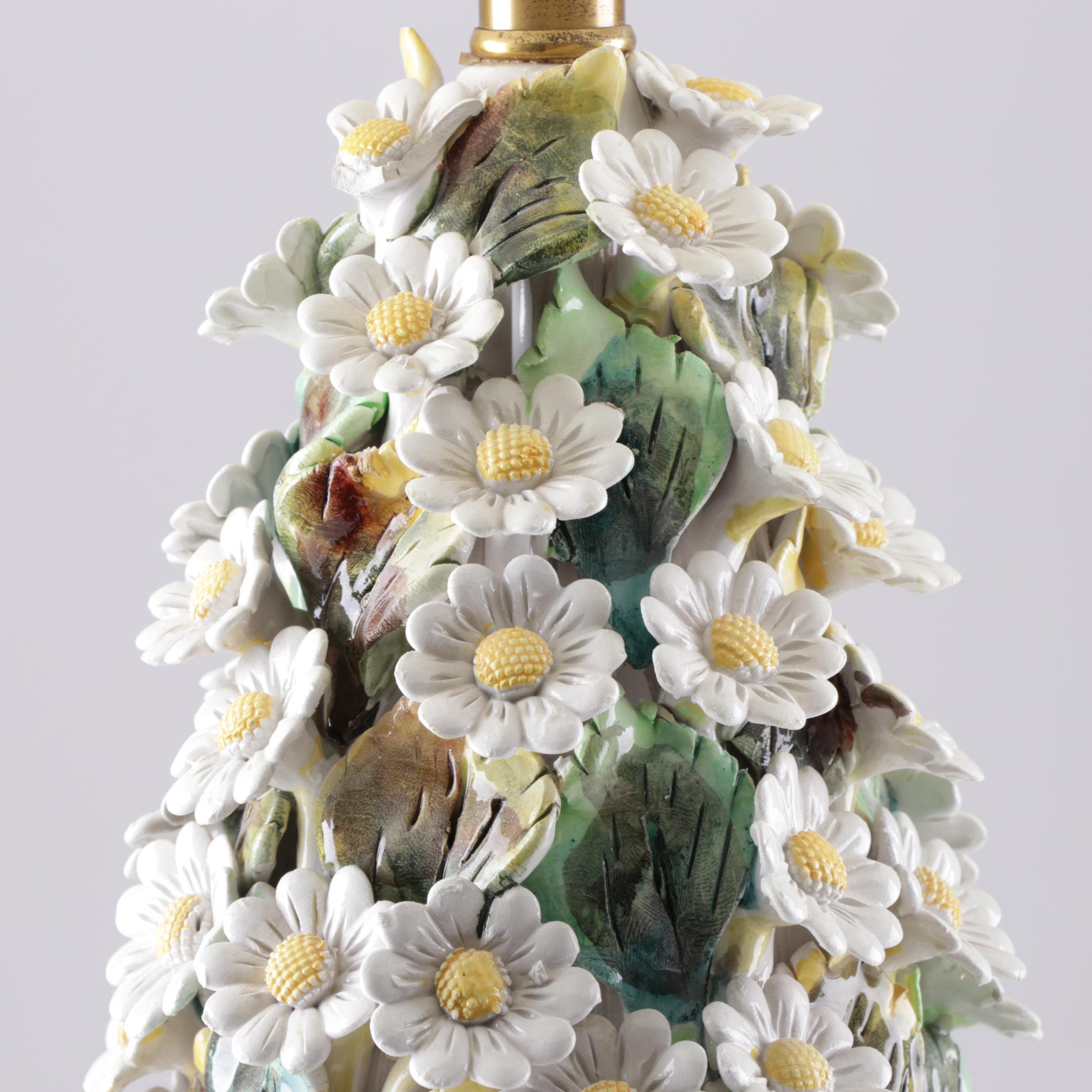 Italian Capodimonte Style Daisy Motif Table Lamp, Mid-20th Century