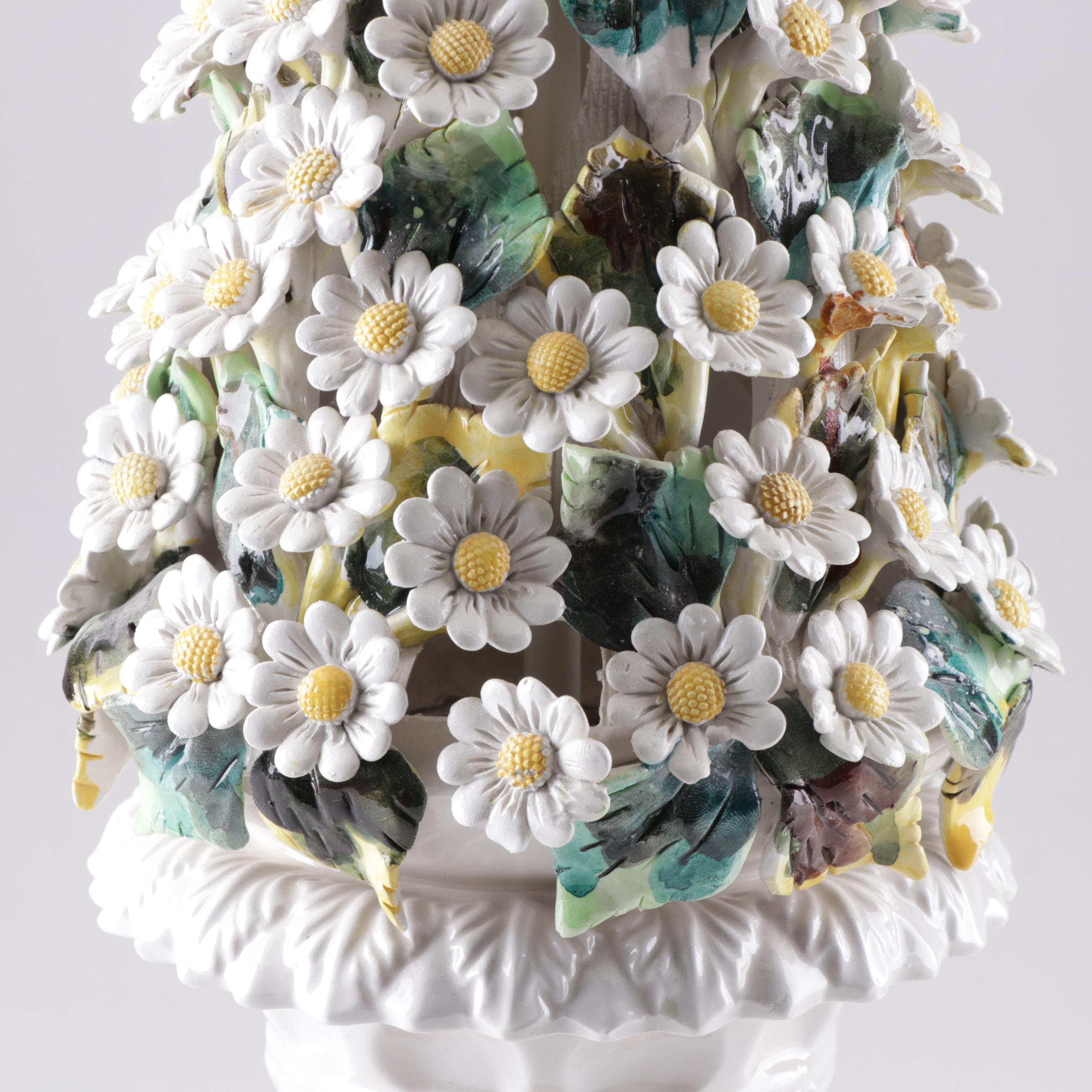 Italian Capodimonte Style Daisy Motif Table Lamp, Mid-20th Century