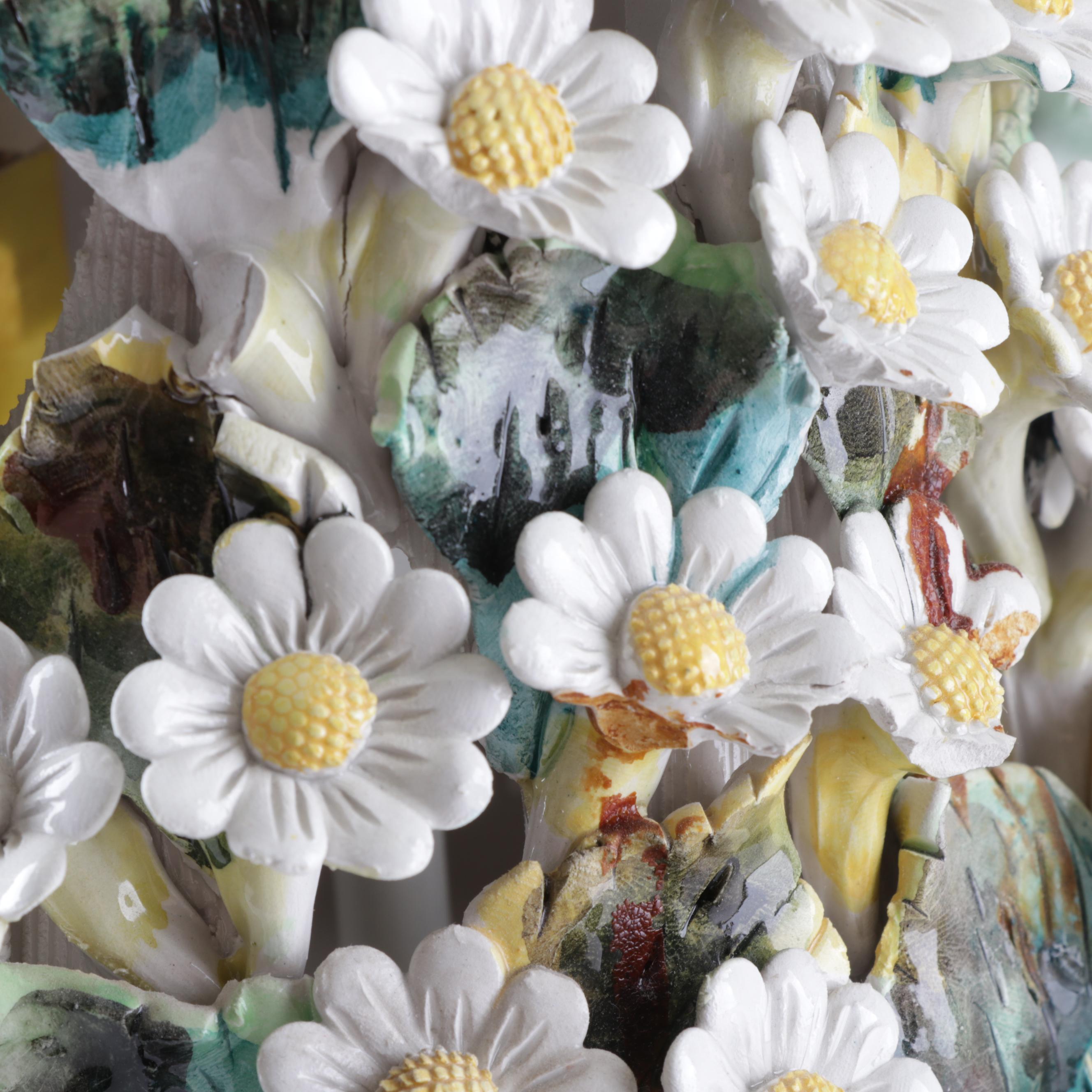 Italian Capodimonte Style Daisy Motif Table Lamp, Mid-20th Century