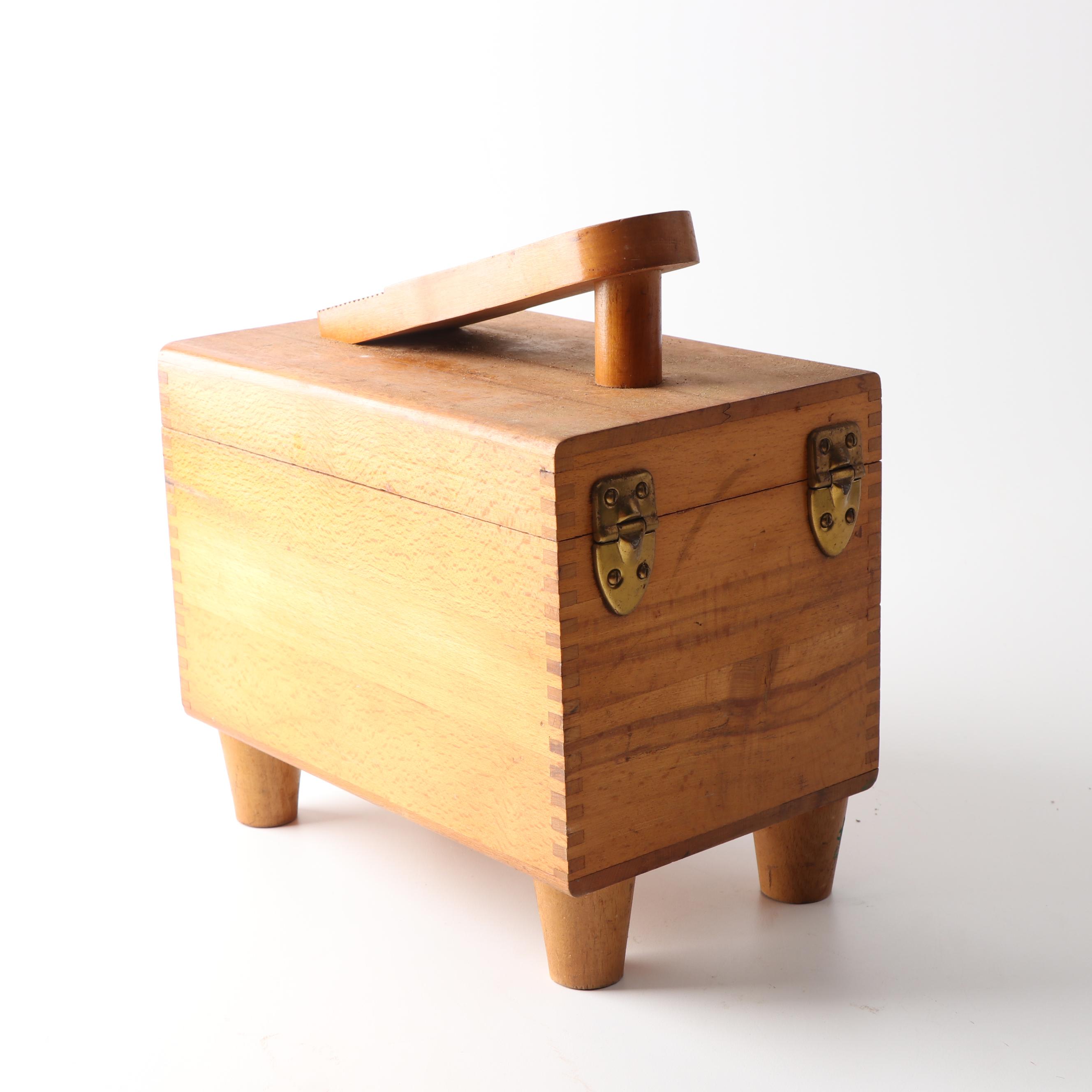 Vintage Esquire Shoe Valet DeLuxe Shoeshine Kit