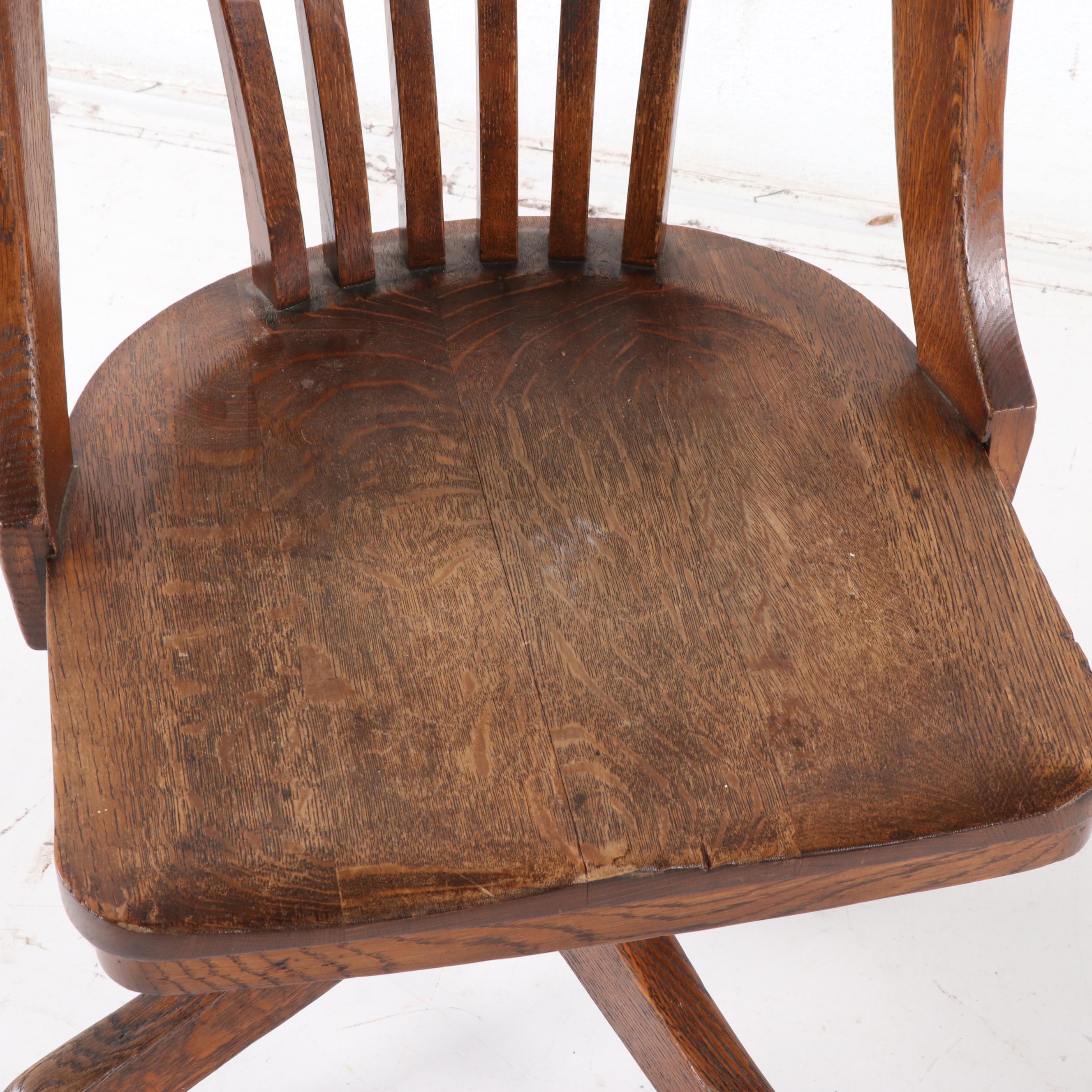 American Oak Swivel Office Chair by Milwaukee Chair Co., Early 20th Century