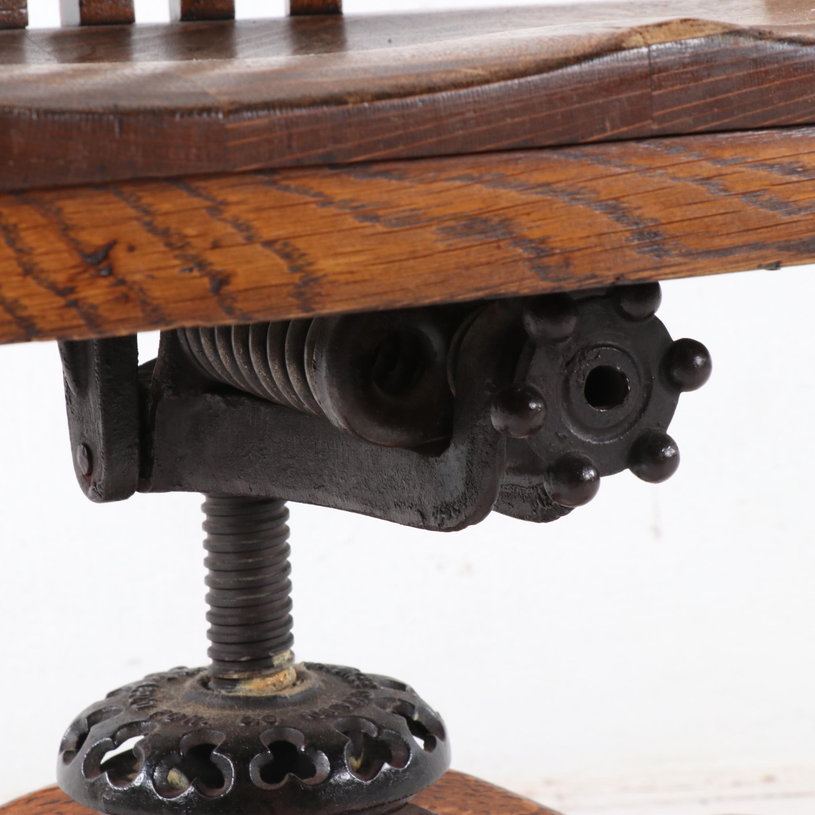 American Oak Swivel Office Chair by Milwaukee Chair Co., Early 20th Century