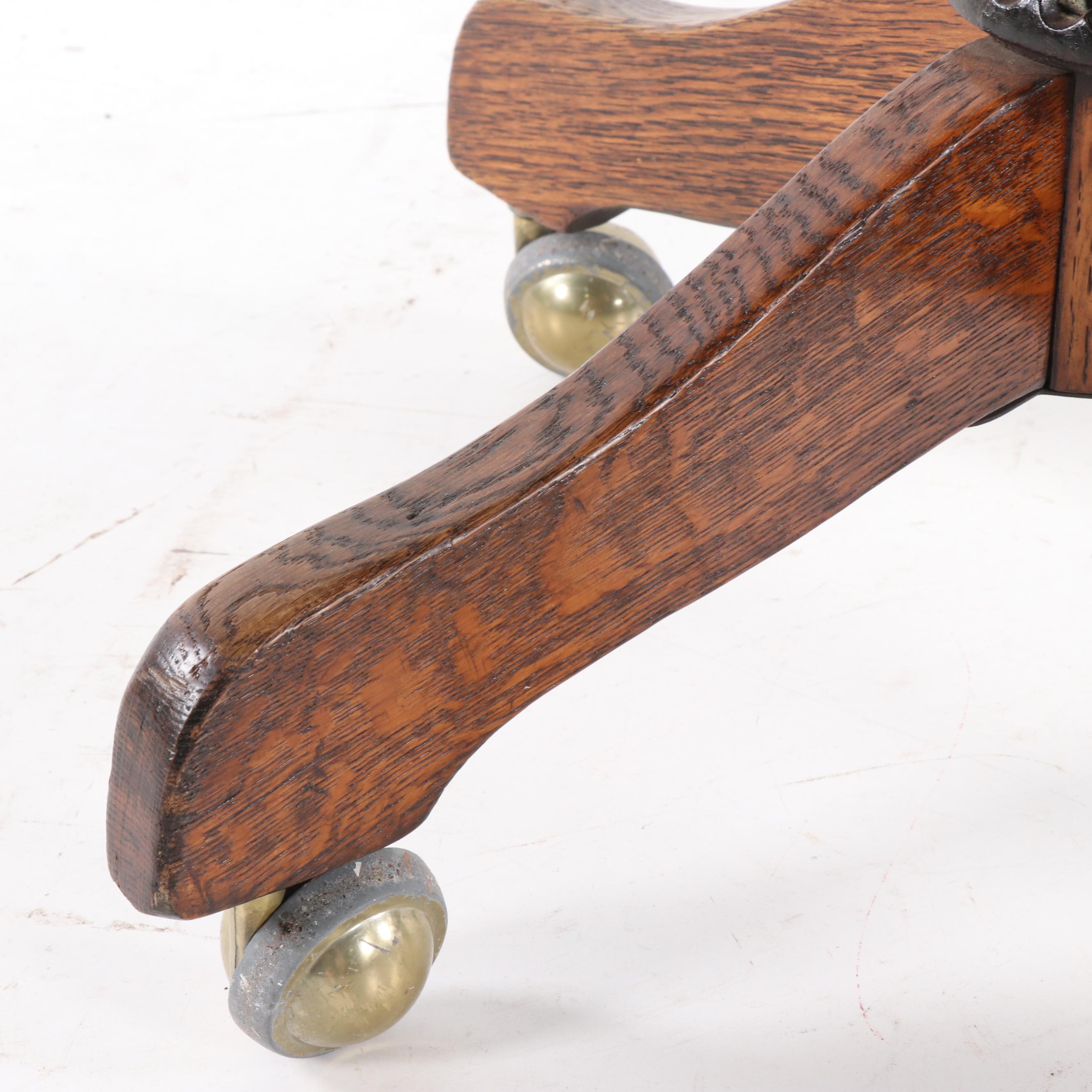 American Oak Swivel Office Chair by Milwaukee Chair Co., Early 20th Century