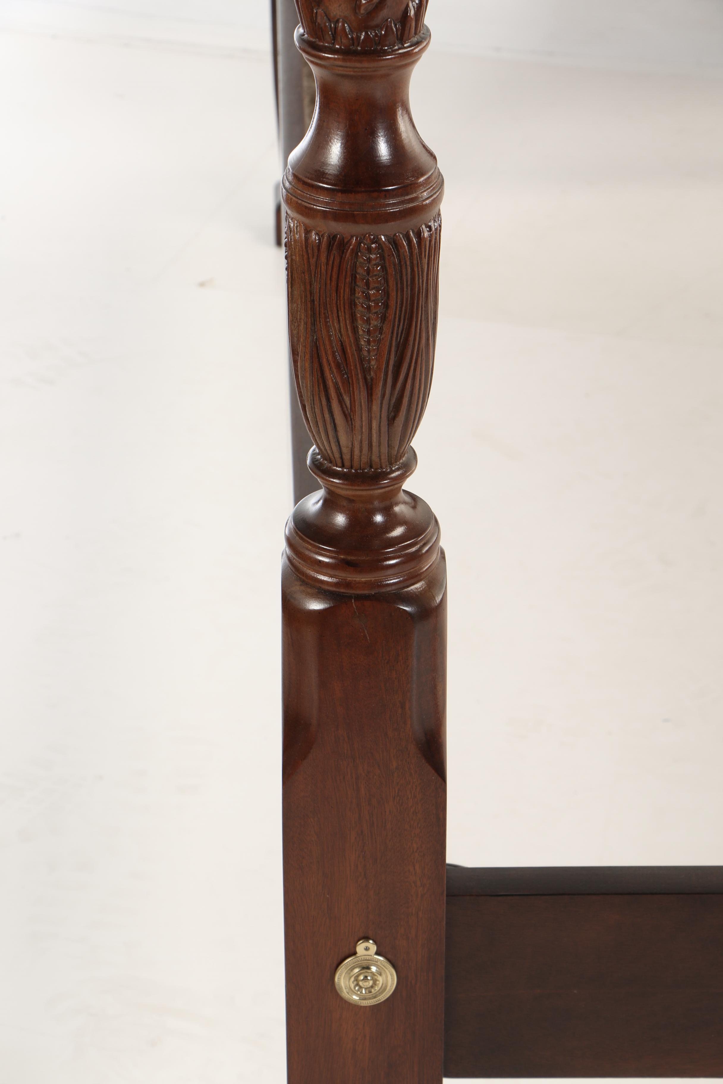 Thomasville Furniture, Federal Style Mahogany Four-Post Queen Size Bed Frame