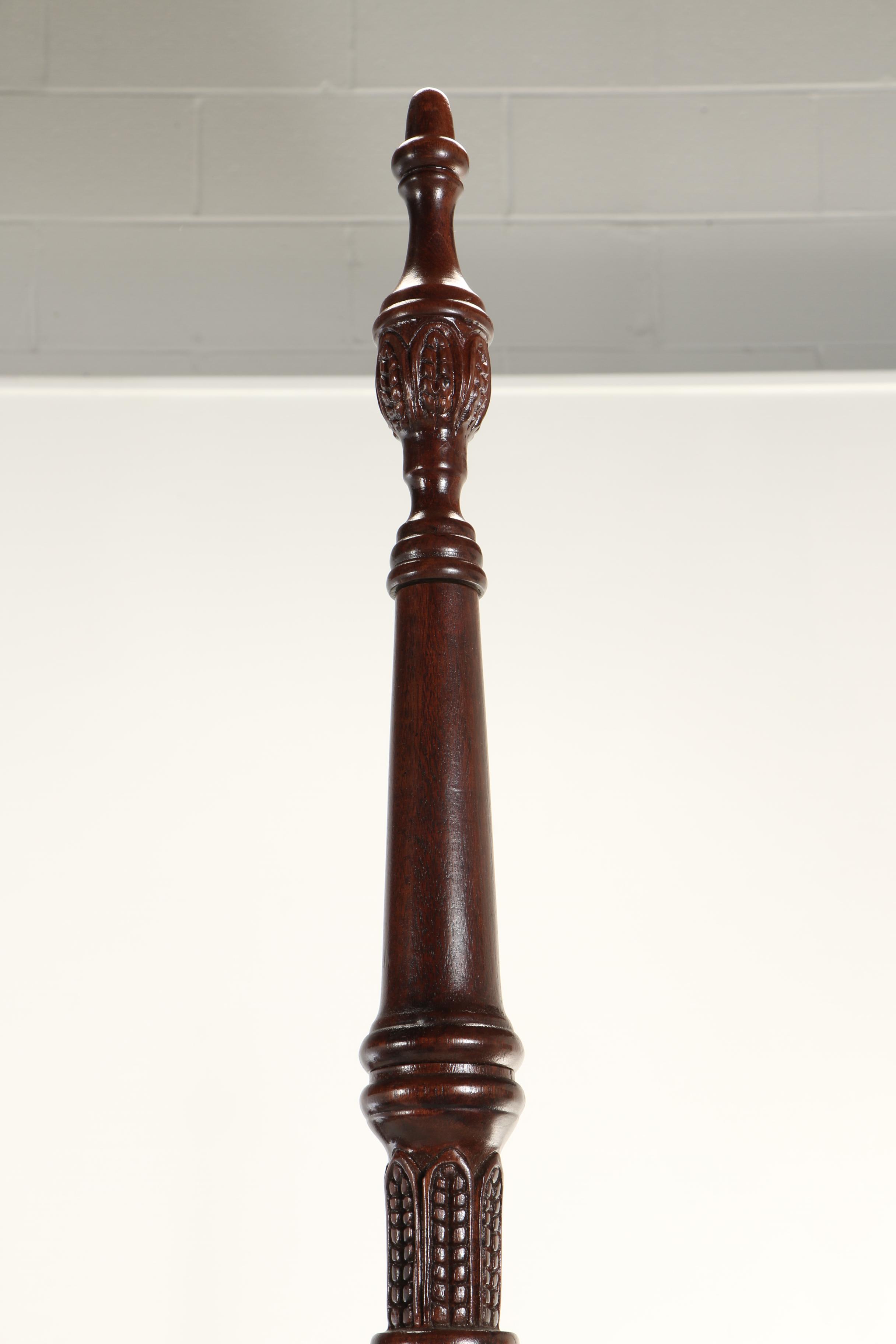 Thomasville Furniture, Federal Style Mahogany Four-Post Queen Size Bed Frame