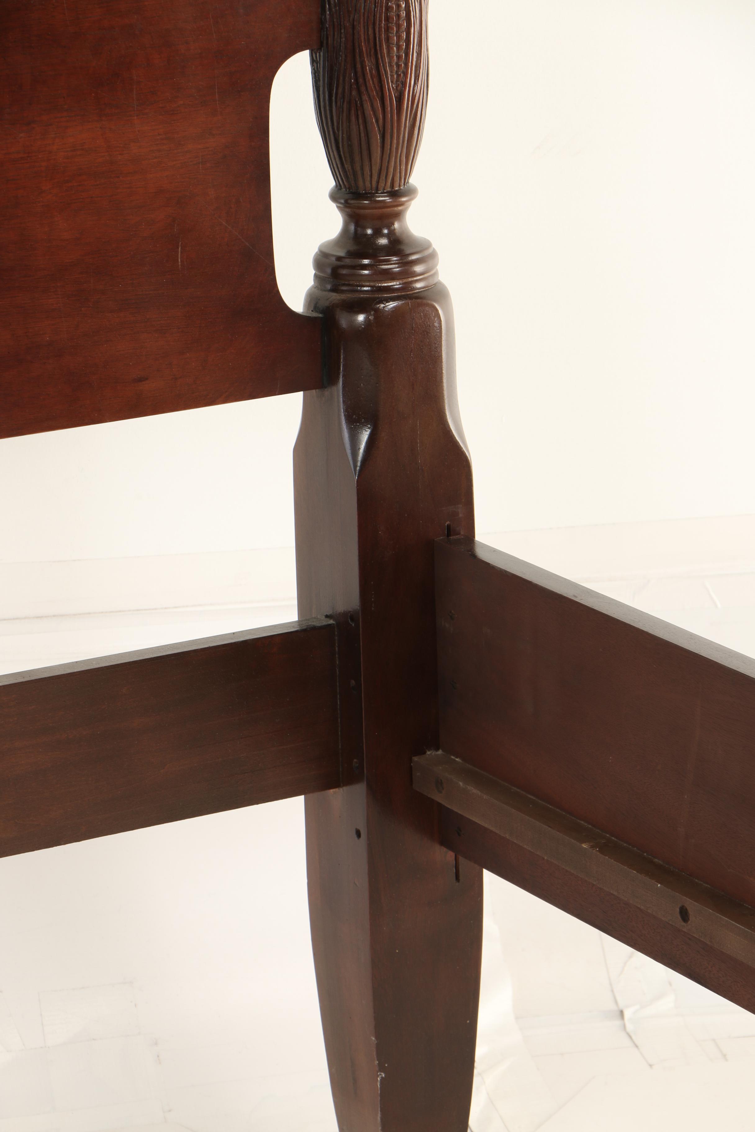 Thomasville Furniture, Federal Style Mahogany Four-Post Queen Size Bed Frame