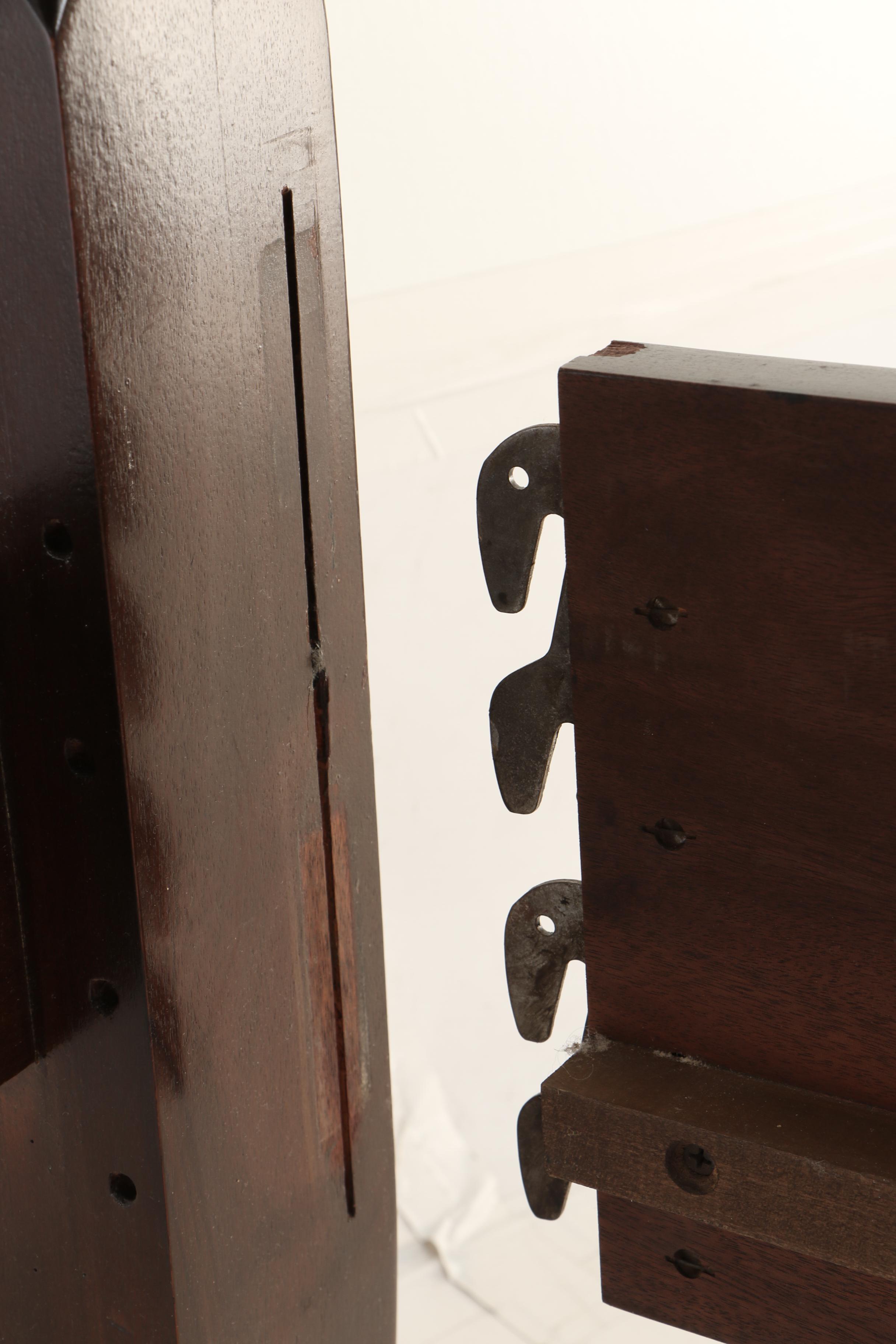 Thomasville Furniture, Federal Style Mahogany Four-Post Queen Size Bed Frame