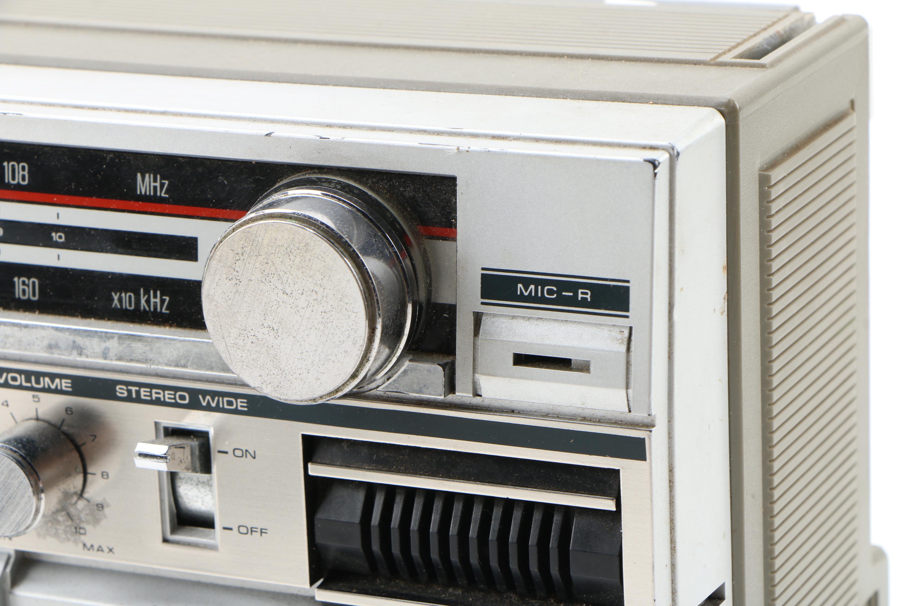Soundesign 4633 AM/FM Stereo Cassette Recorder Boombox, 1980s