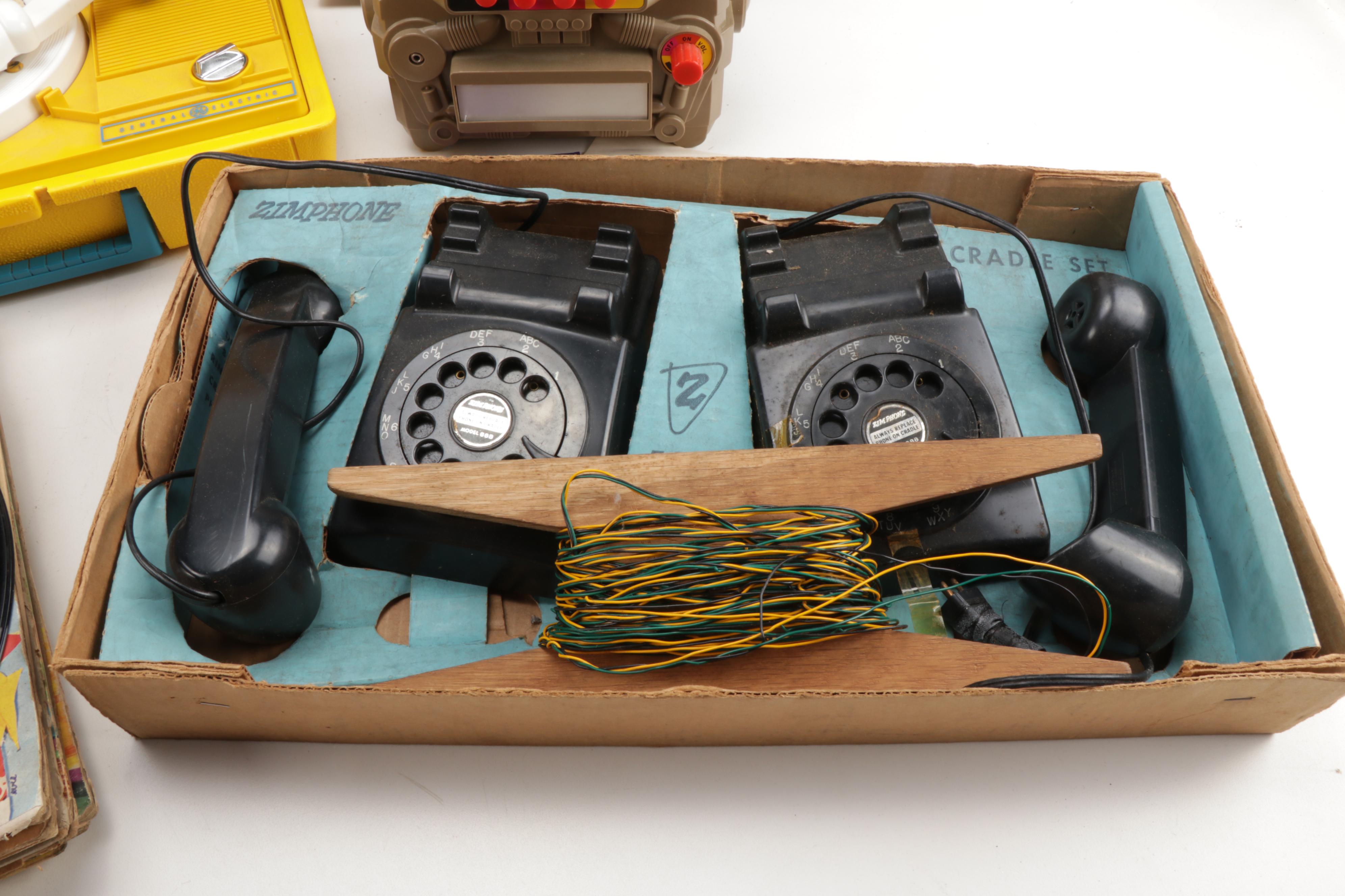 2-XL Robot 8-Track Player Donald Duck Record Player Case and Phones