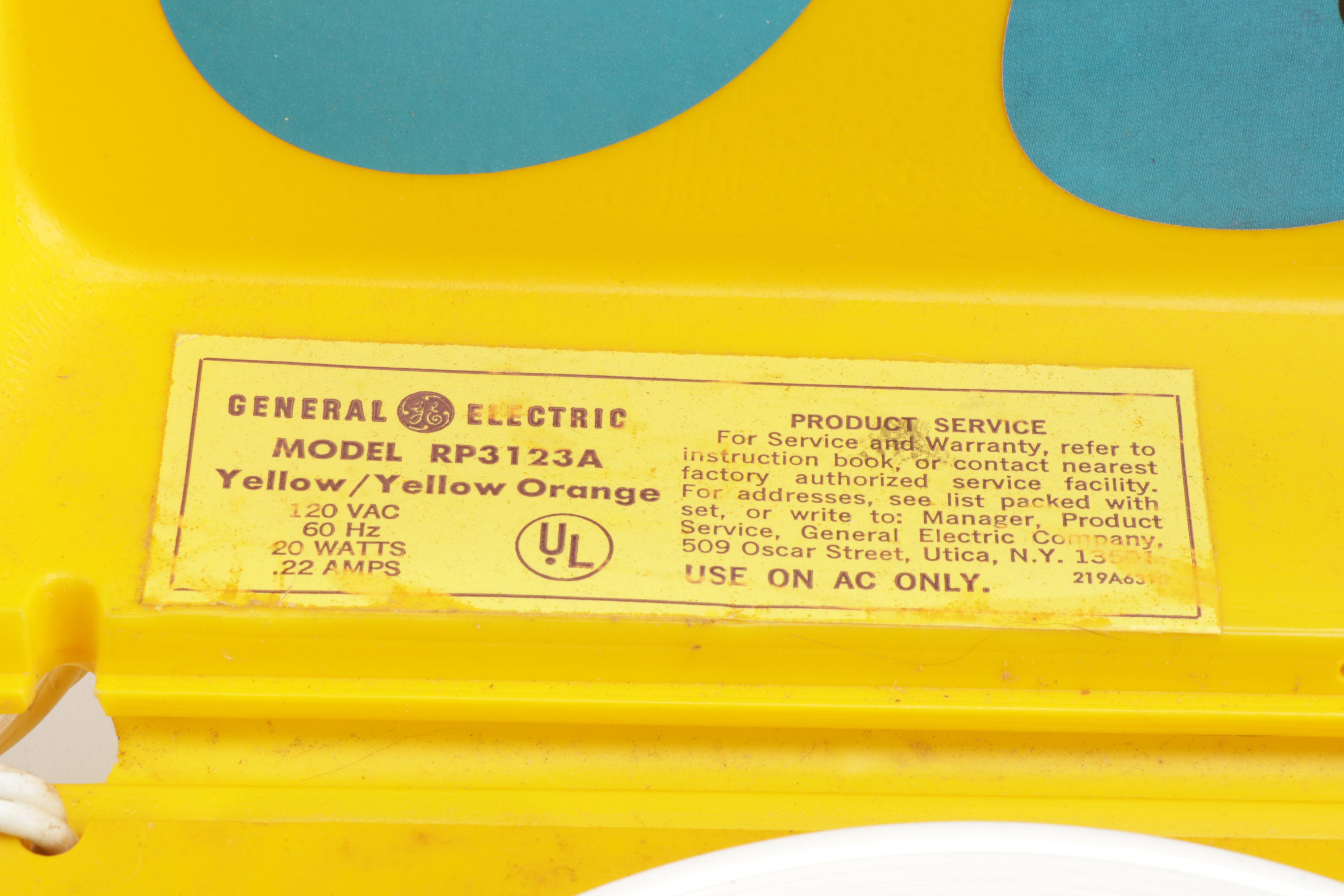 2-XL Robot 8-Track Player Donald Duck Record Player Case and Phones